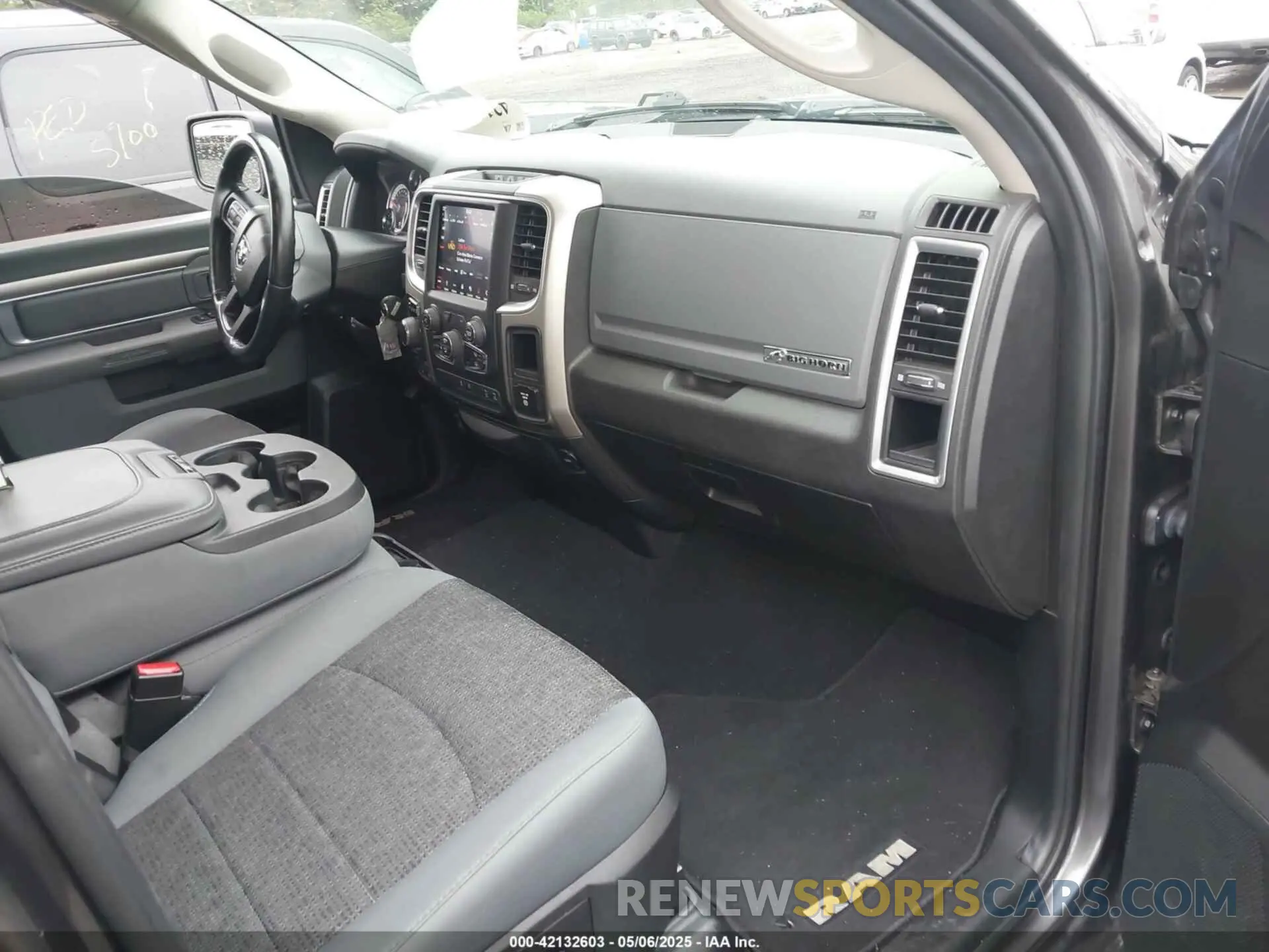 5 fotografías del automóvil dañado 1C6RR7TTXKS658743 RAM 1500 CLASSIC 2019