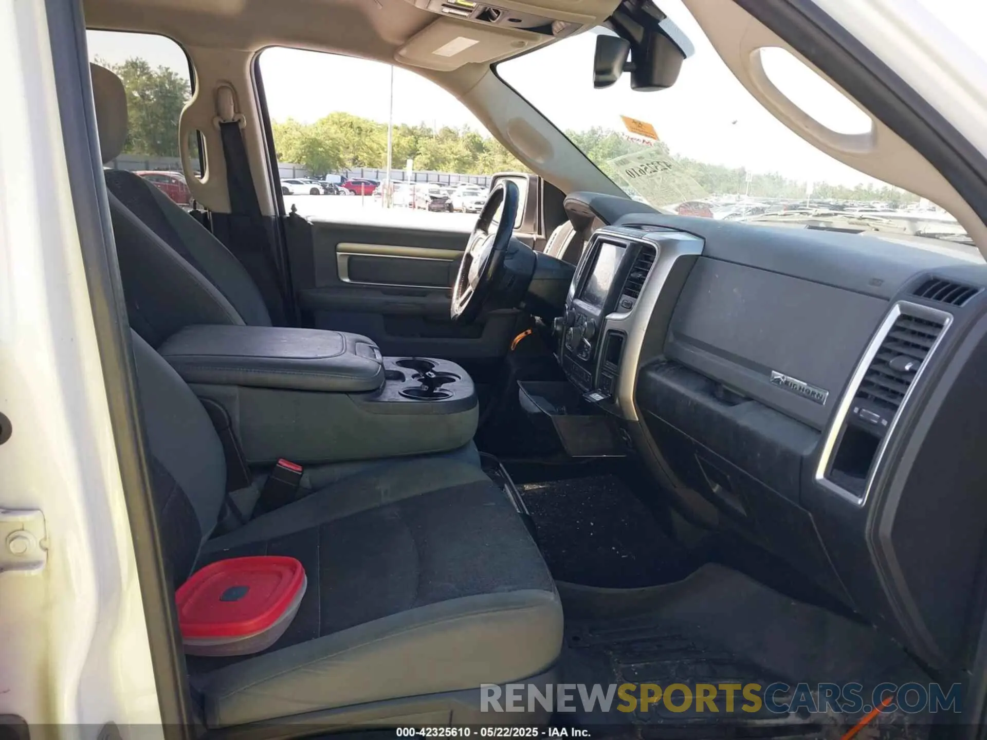 5 fotografías del automóvil dañado 1C6RR7TTXKS724370 RAM 1500 CLASSIC 2019