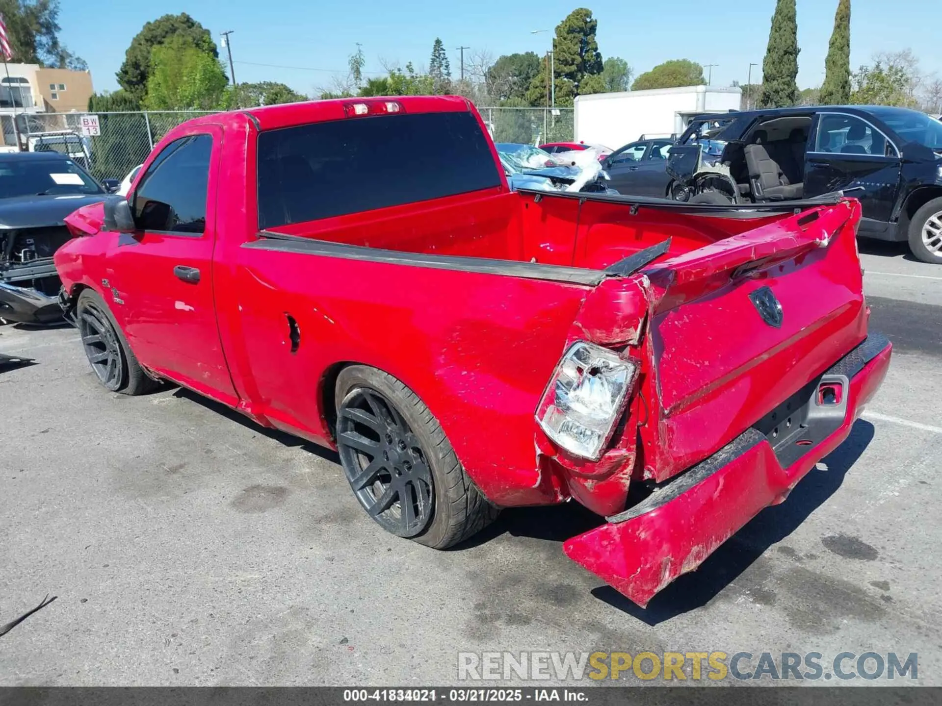 3 fotografías del automóvil dañado 3C6JR6AT3KG500844 RAM 1500 CLASSIC 2019