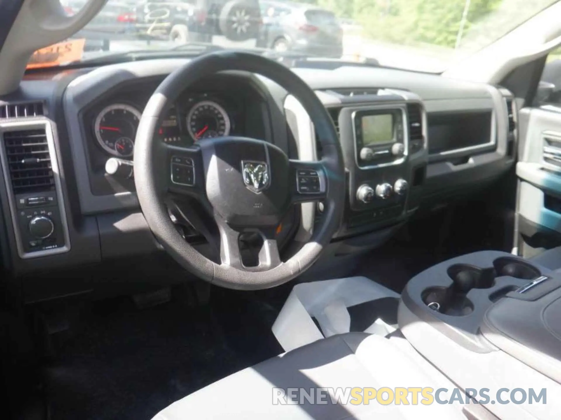 12 fotografías del automóvil dañado 3C6JR6DG9KG569357 RAM 1500 CLASSIC 2019