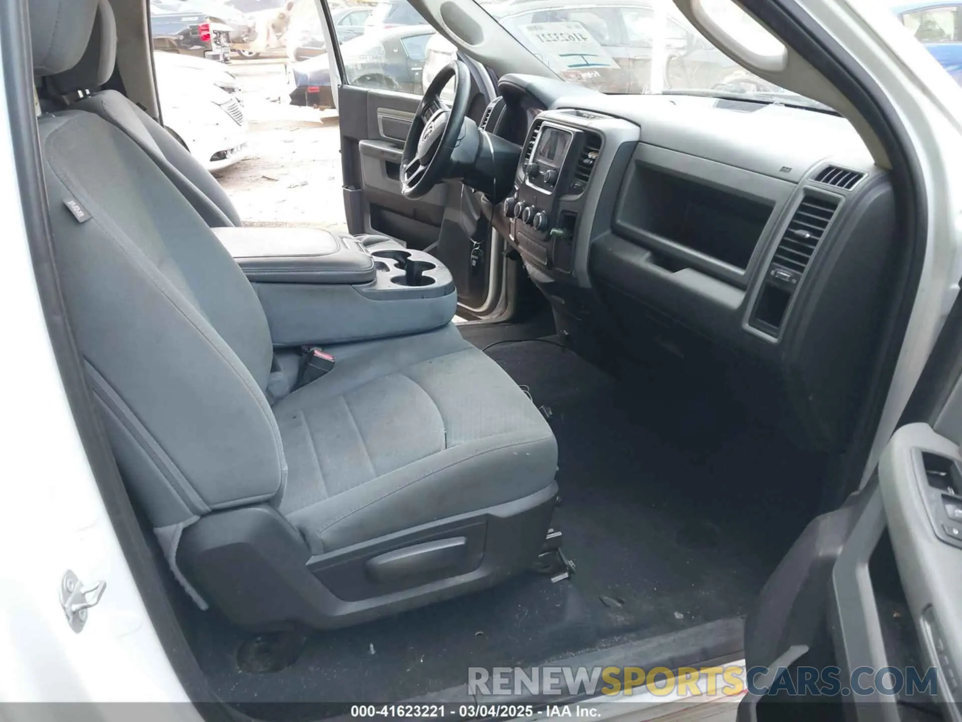 5 fotografías del automóvil dañado 3C6JR6DTXKG580090 RAM 1500 CLASSIC 2019