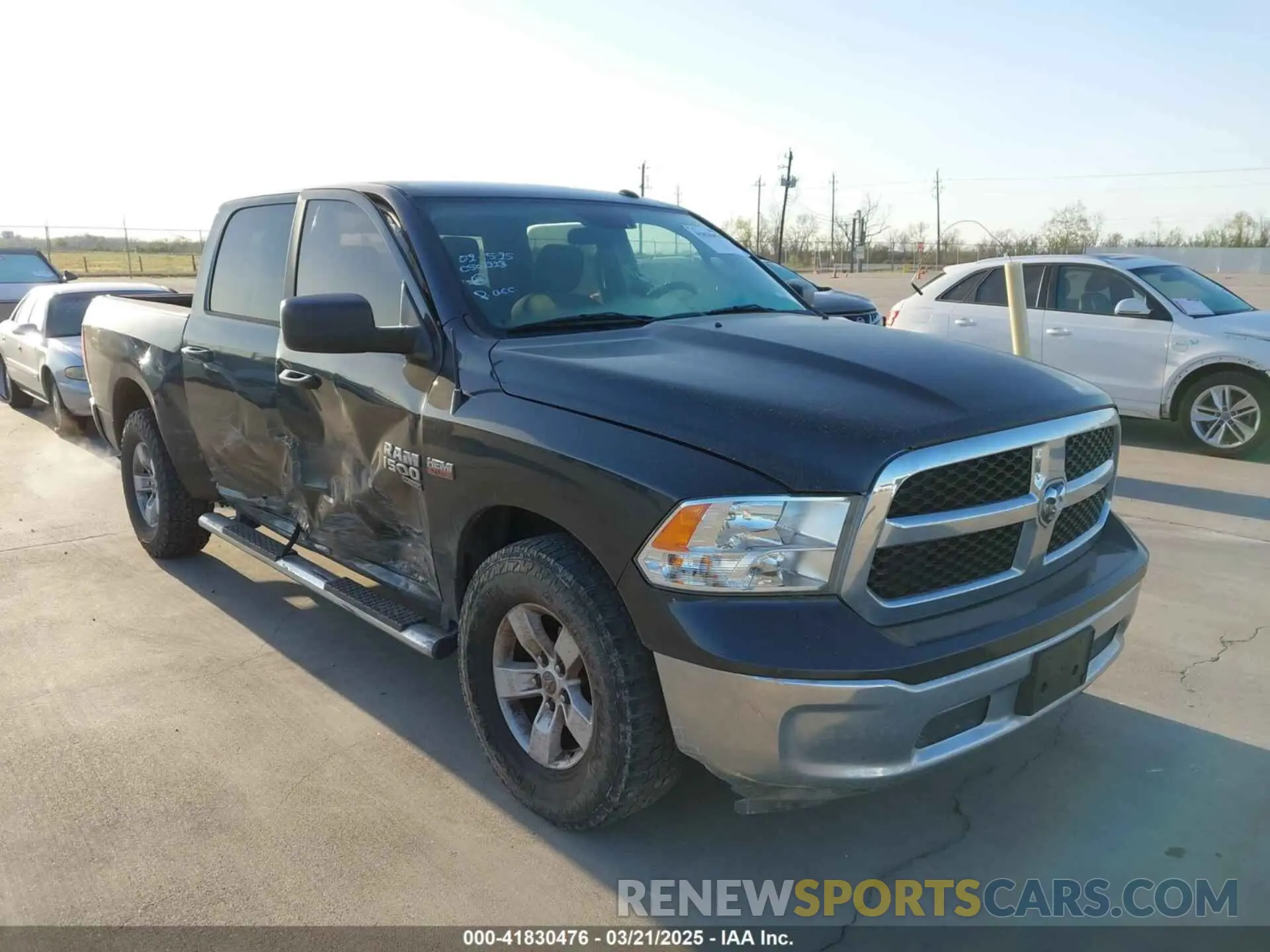 1 fotografías del automóvil dañado 3C6RR7LT0KG630070 RAM 1500 CLASSIC 2019