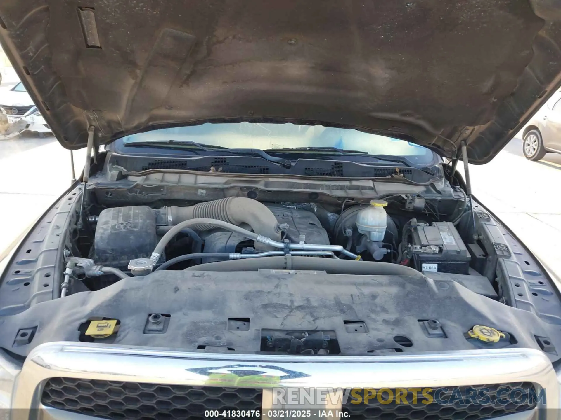 10 fotografías del automóvil dañado 3C6RR7LT0KG630070 RAM 1500 CLASSIC 2019