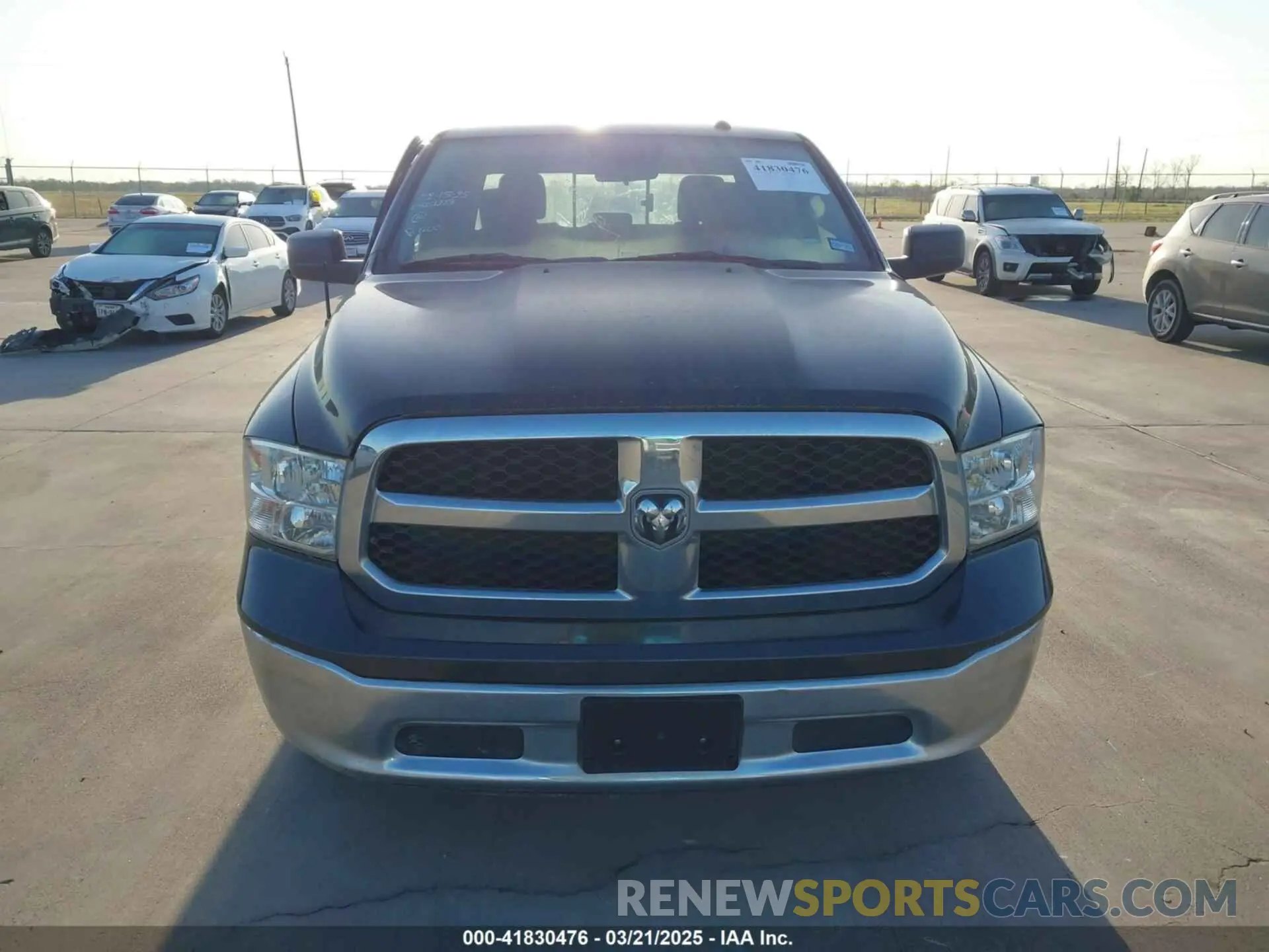 12 fotografías del automóvil dañado 3C6RR7LT0KG630070 RAM 1500 CLASSIC 2019