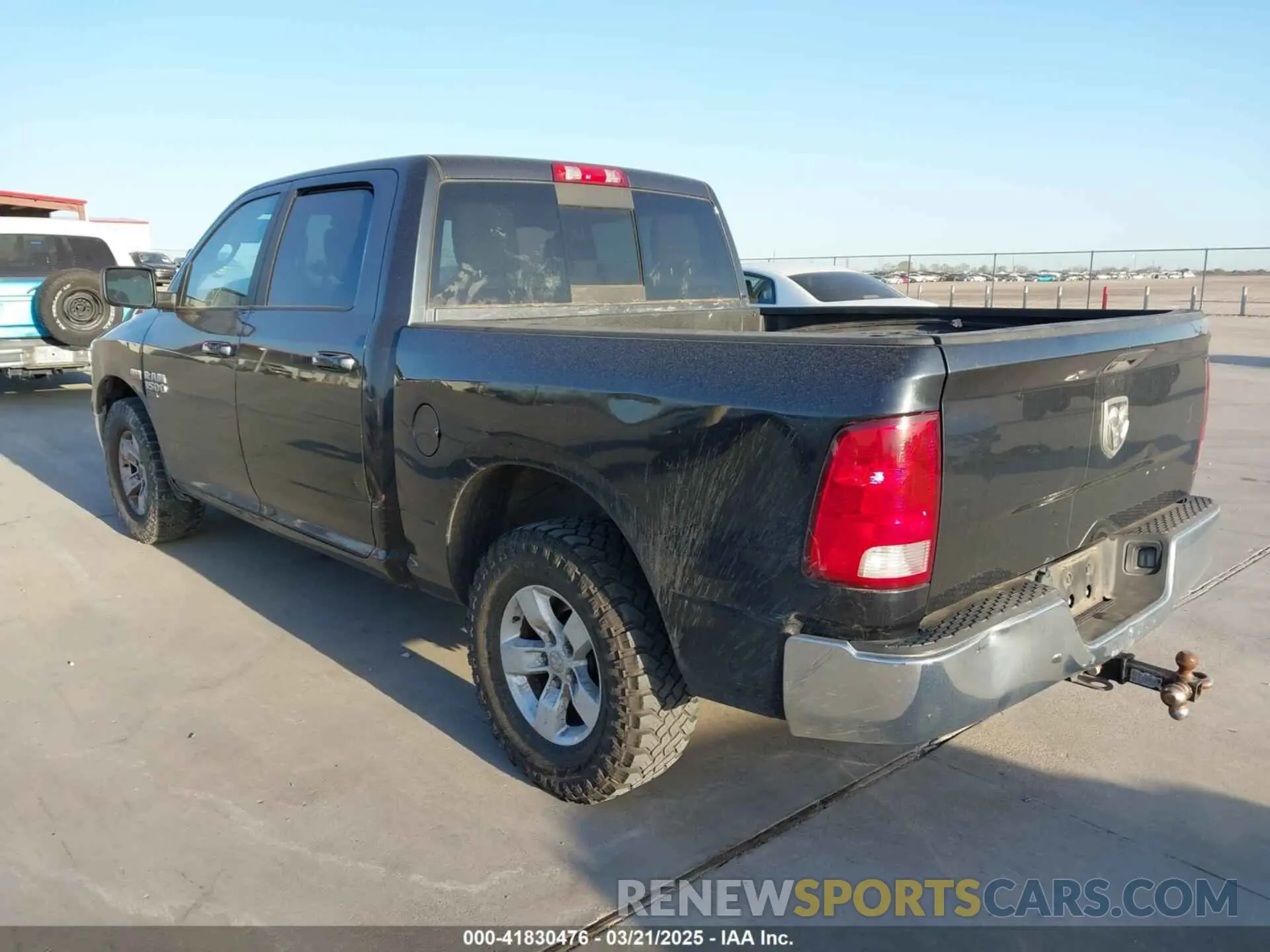 3 fotografías del automóvil dañado 3C6RR7LT0KG630070 RAM 1500 CLASSIC 2019