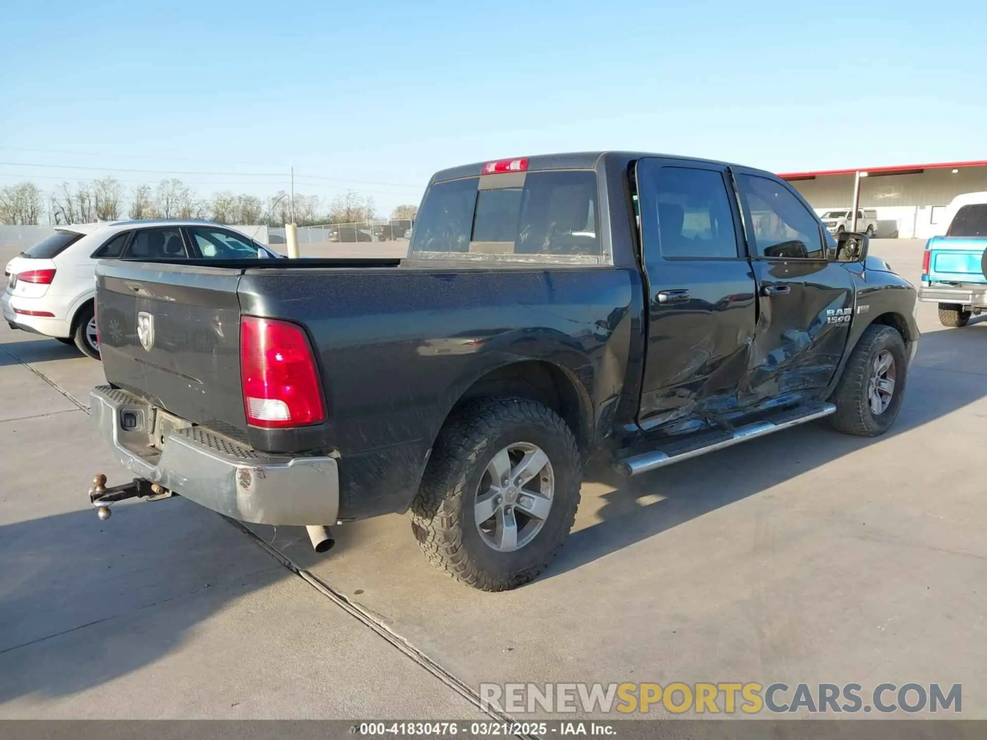 4 fotografías del automóvil dañado 3C6RR7LT0KG630070 RAM 1500 CLASSIC 2019