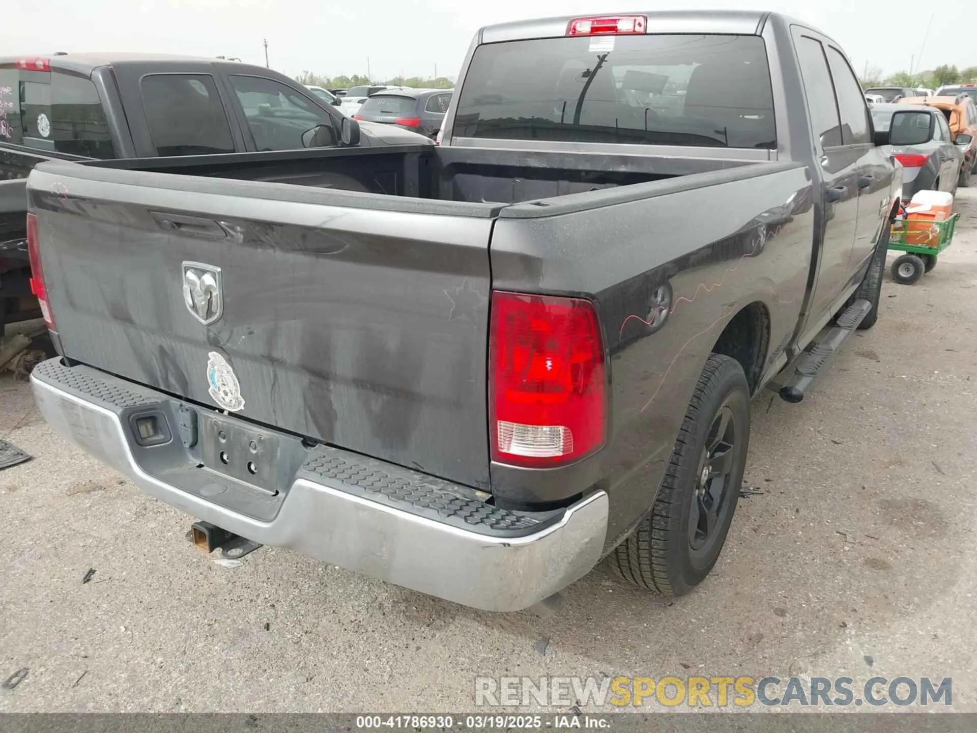 4 fotografías del automóvil dañado 1C6RR6FT1LS147915 RAM 1500 CLASSIC 2020