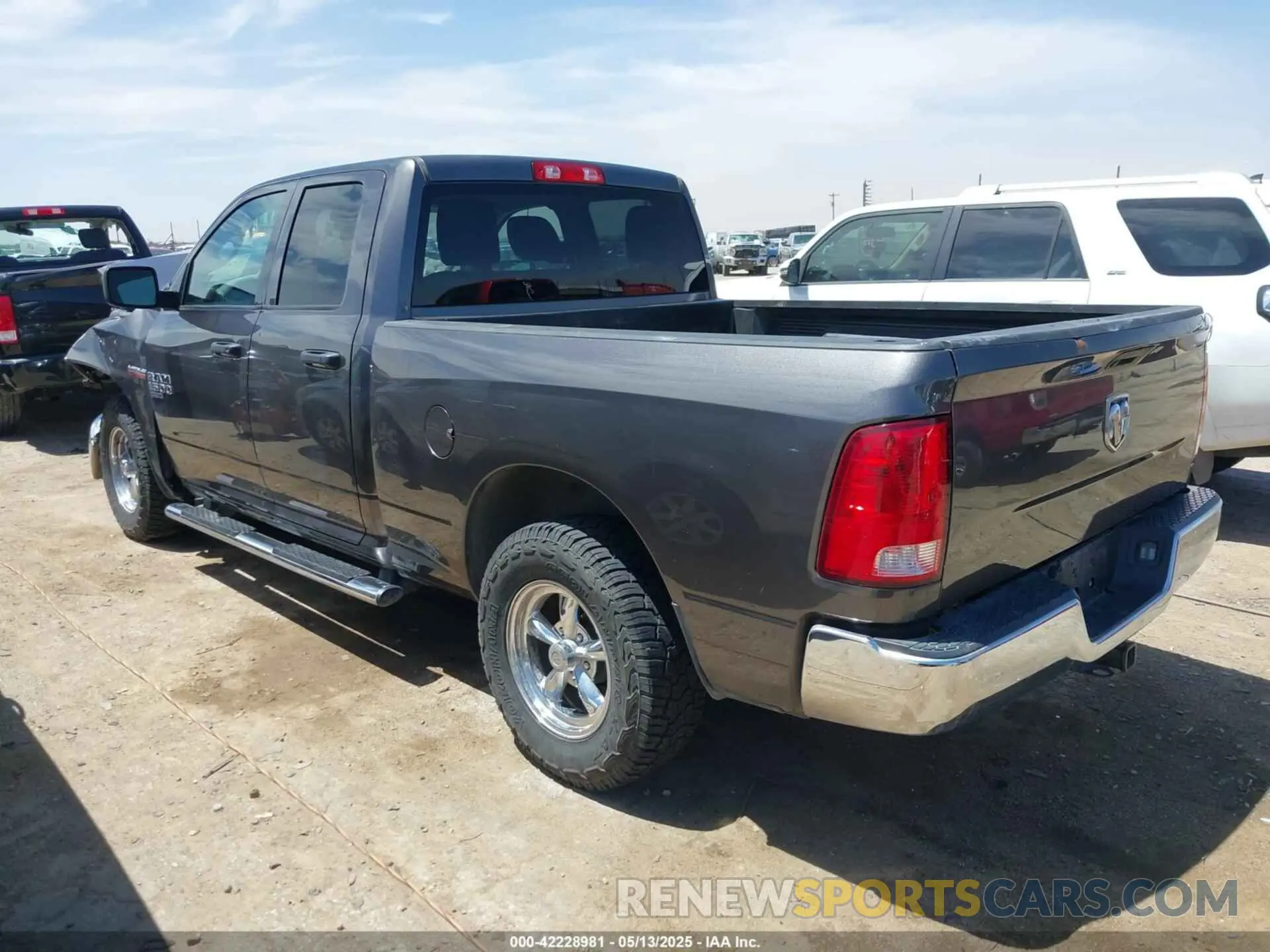 3 fotografías del automóvil dañado 1C6RR6FT2LS154145 RAM 1500 CLASSIC 2020