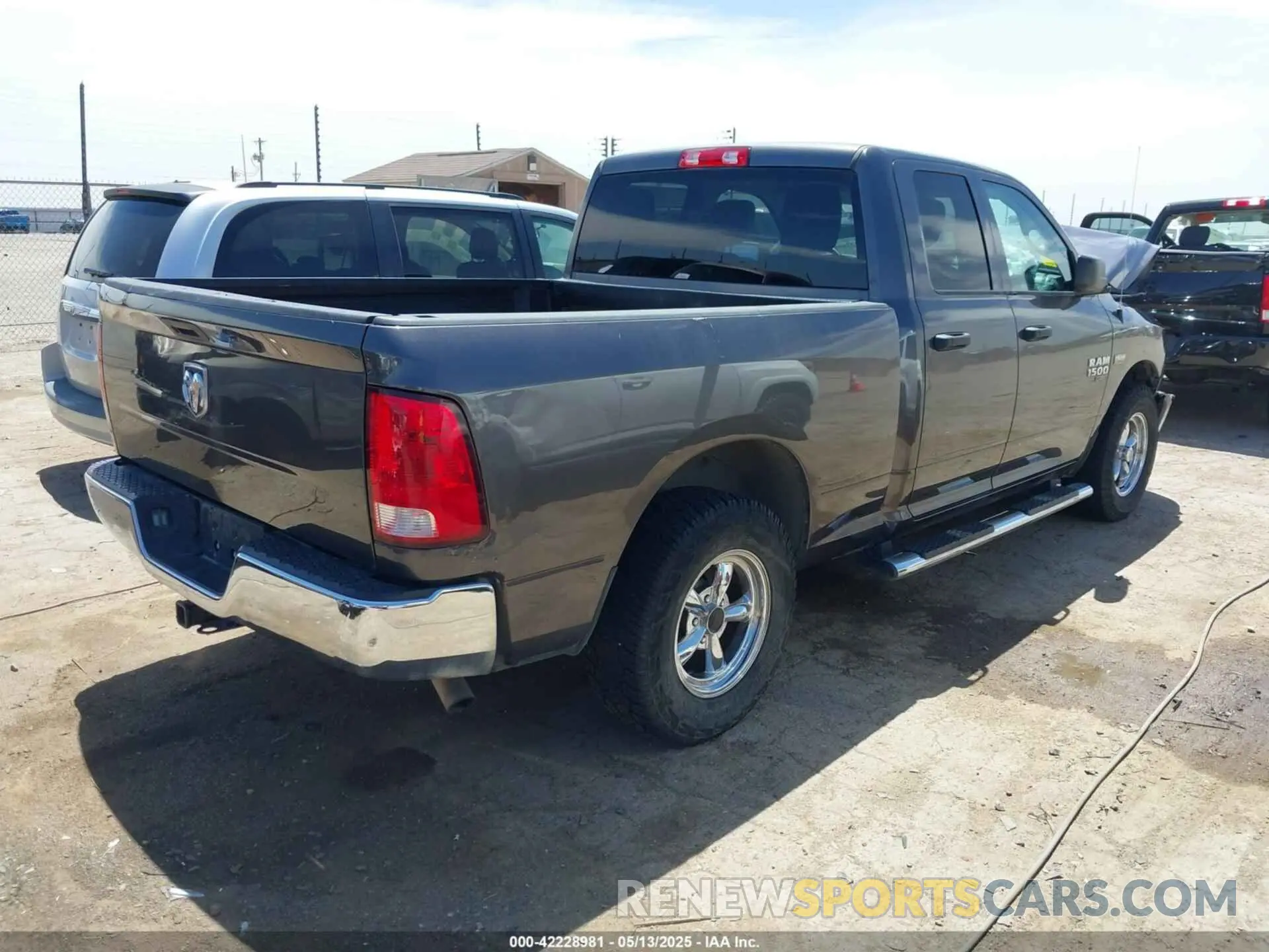 4 fotografías del automóvil dañado 1C6RR6FT2LS154145 RAM 1500 CLASSIC 2020