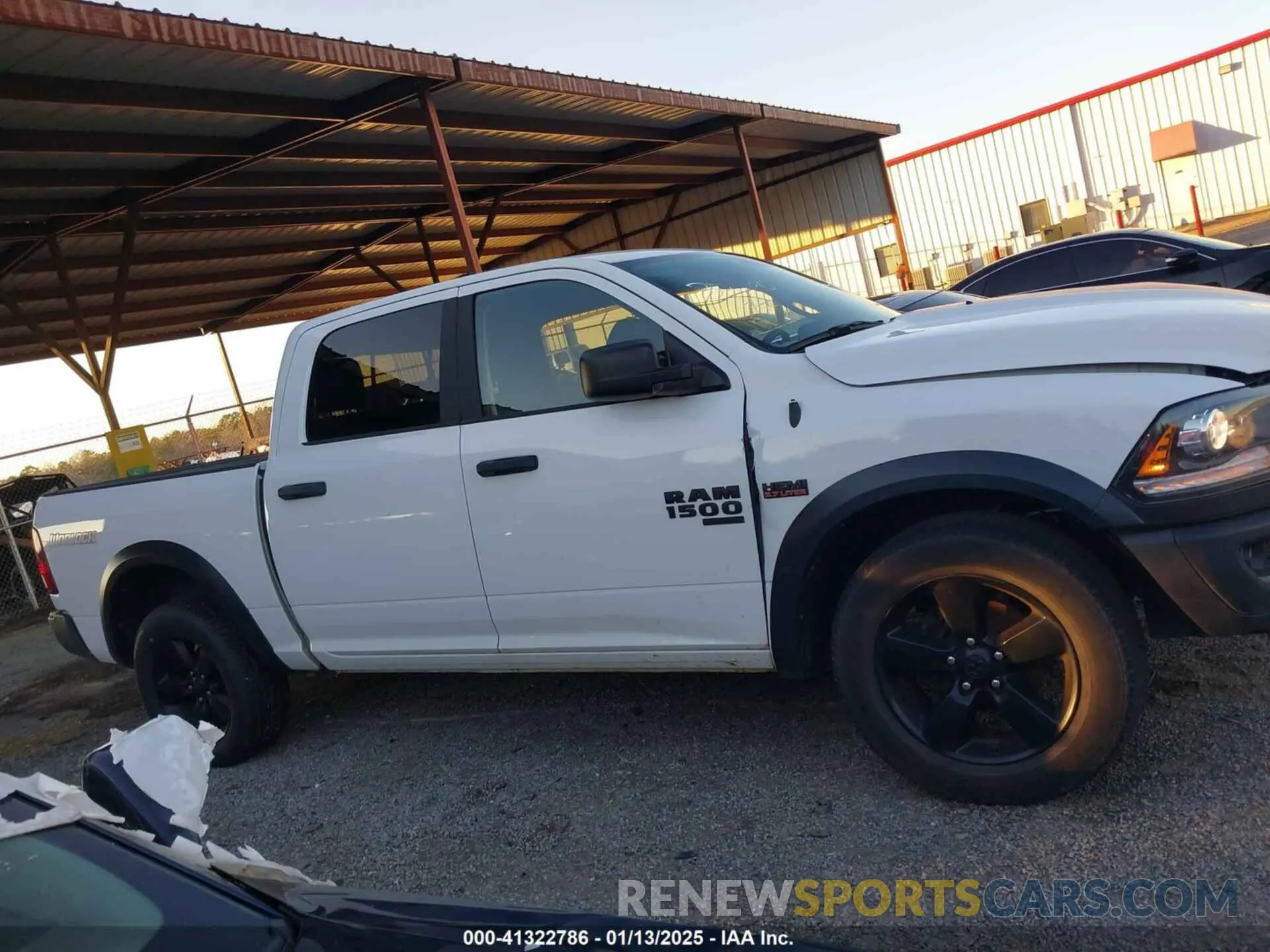 13 fotografías del automóvil dañado 1C6RR6LT8LS157622 RAM 1500 CLASSIC 2020