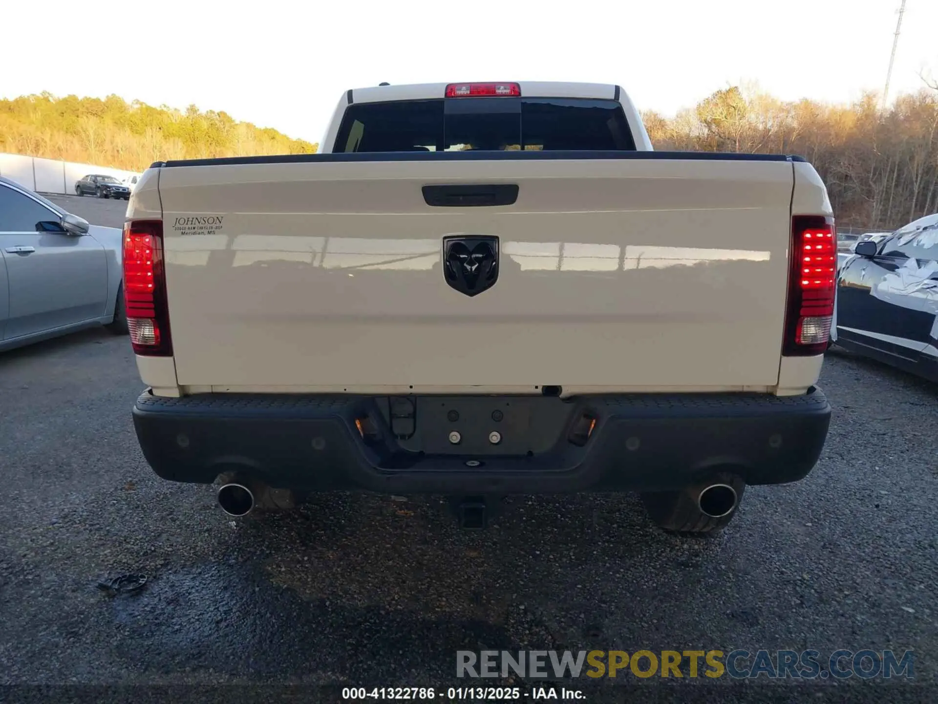 16 fotografías del automóvil dañado 1C6RR6LT8LS157622 RAM 1500 CLASSIC 2020