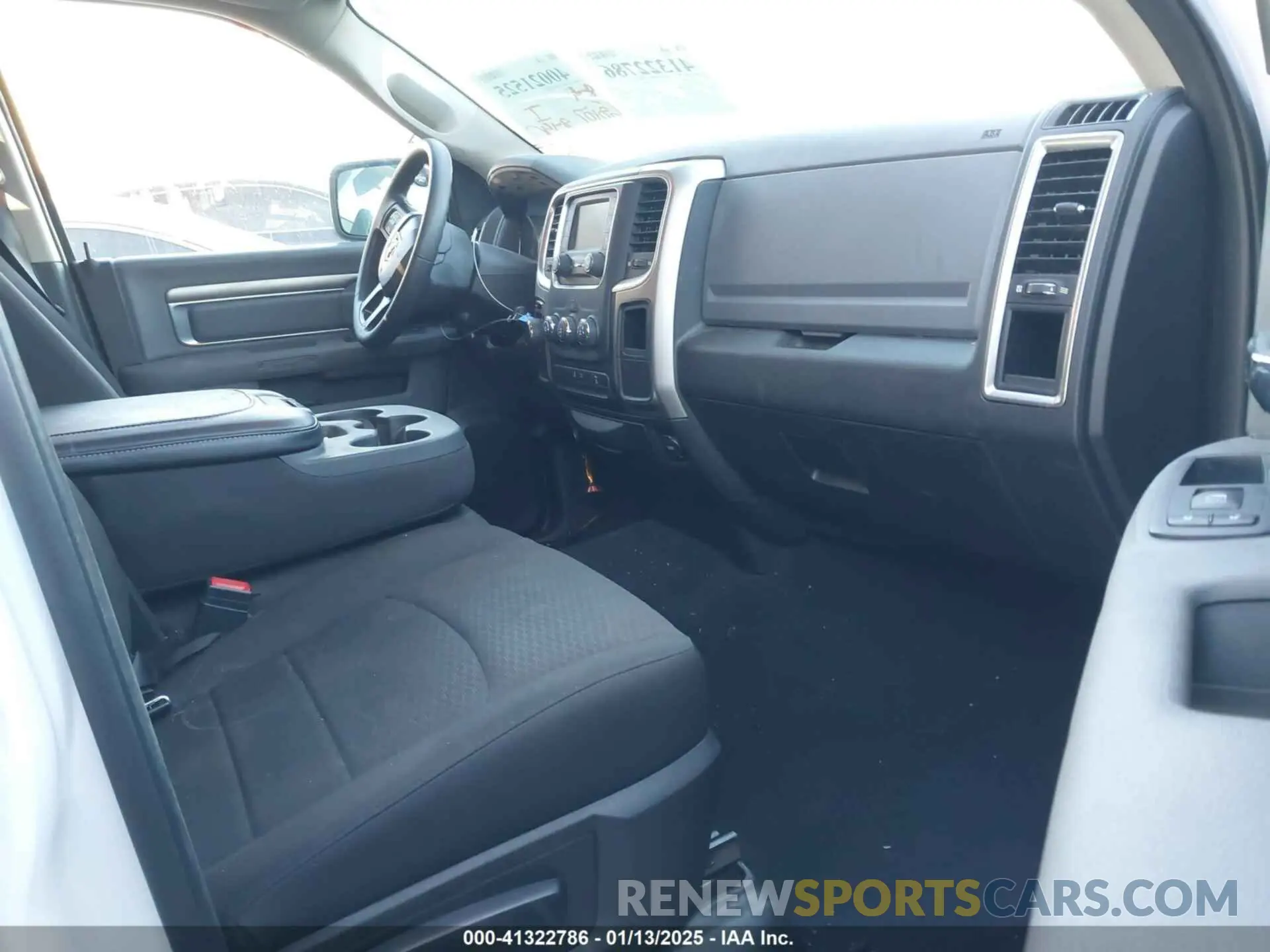 5 fotografías del automóvil dañado 1C6RR6LT8LS157622 RAM 1500 CLASSIC 2020