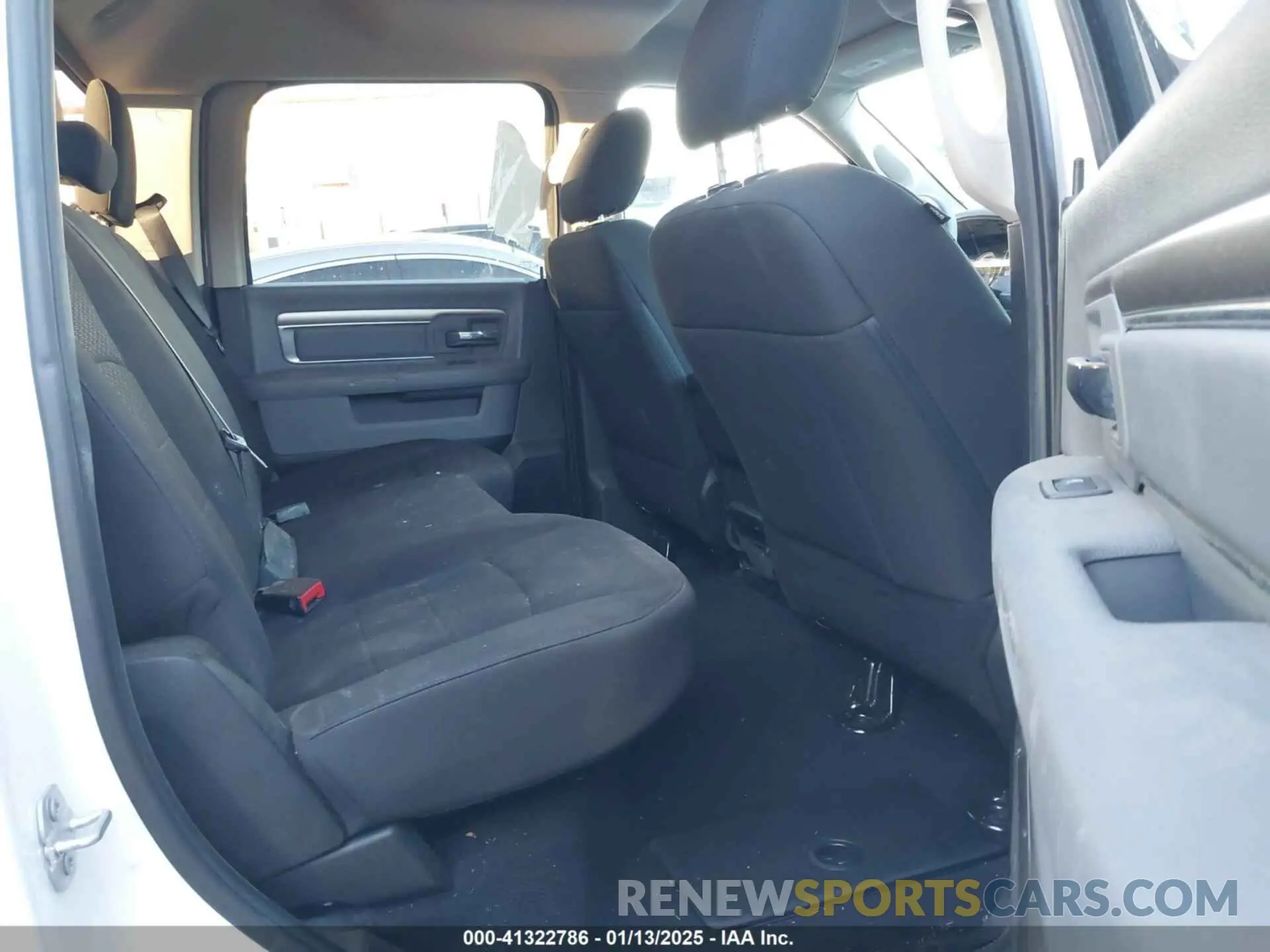 8 fotografías del automóvil dañado 1C6RR6LT8LS157622 RAM 1500 CLASSIC 2020