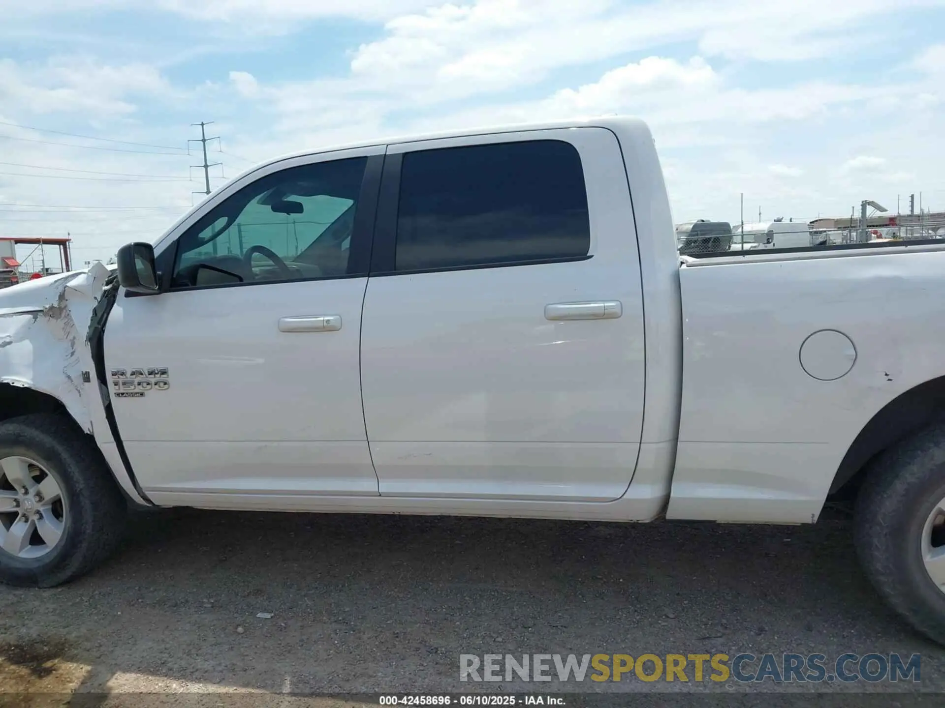 14 fotografías del automóvil dañado 1C6RR6TT3LS102642 RAM 1500 CLASSIC 2020