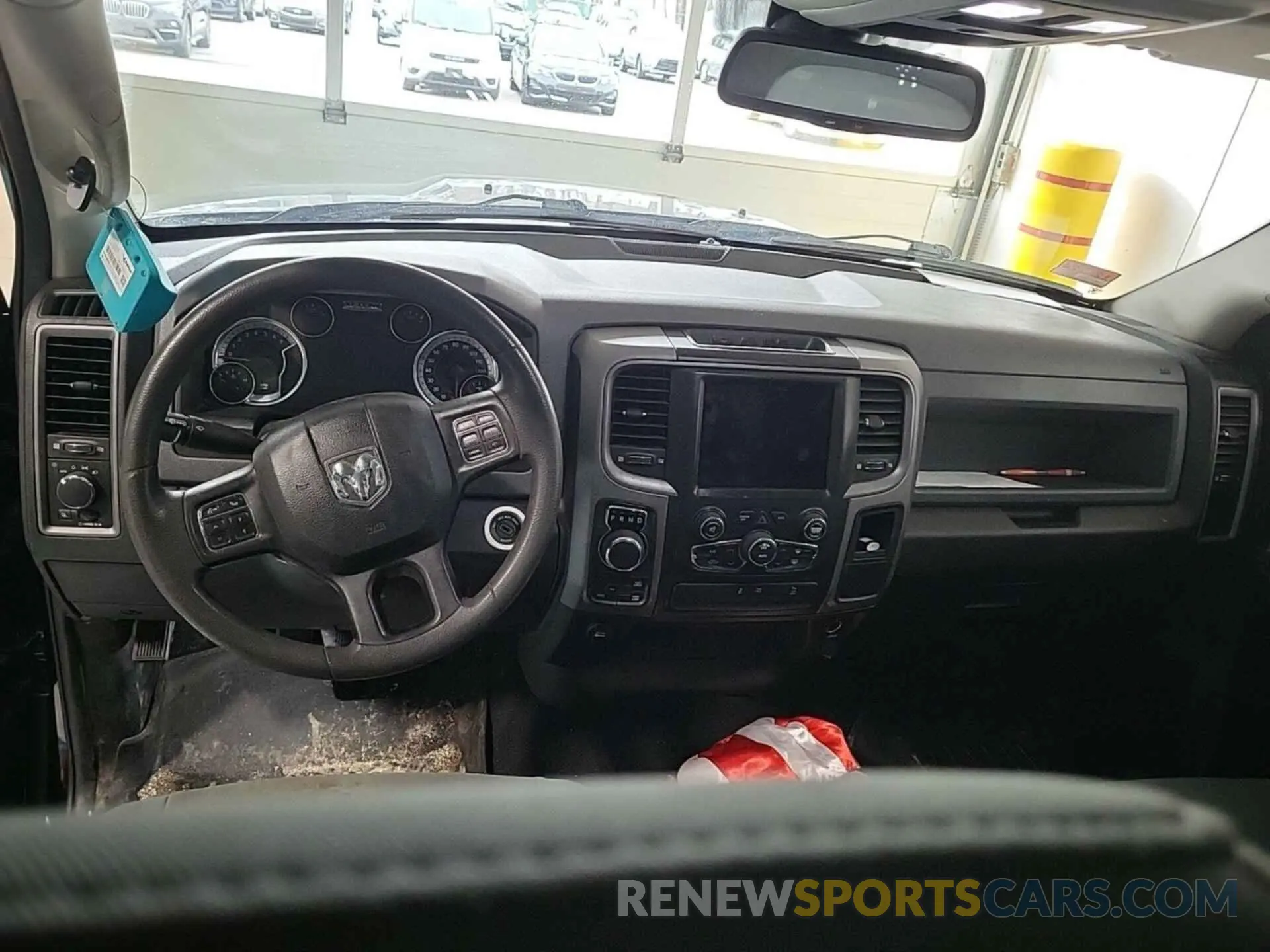 5 fotografías del automóvil dañado 1C6RR7KG7LS157704 RAM 1500 CLASSIC 2020