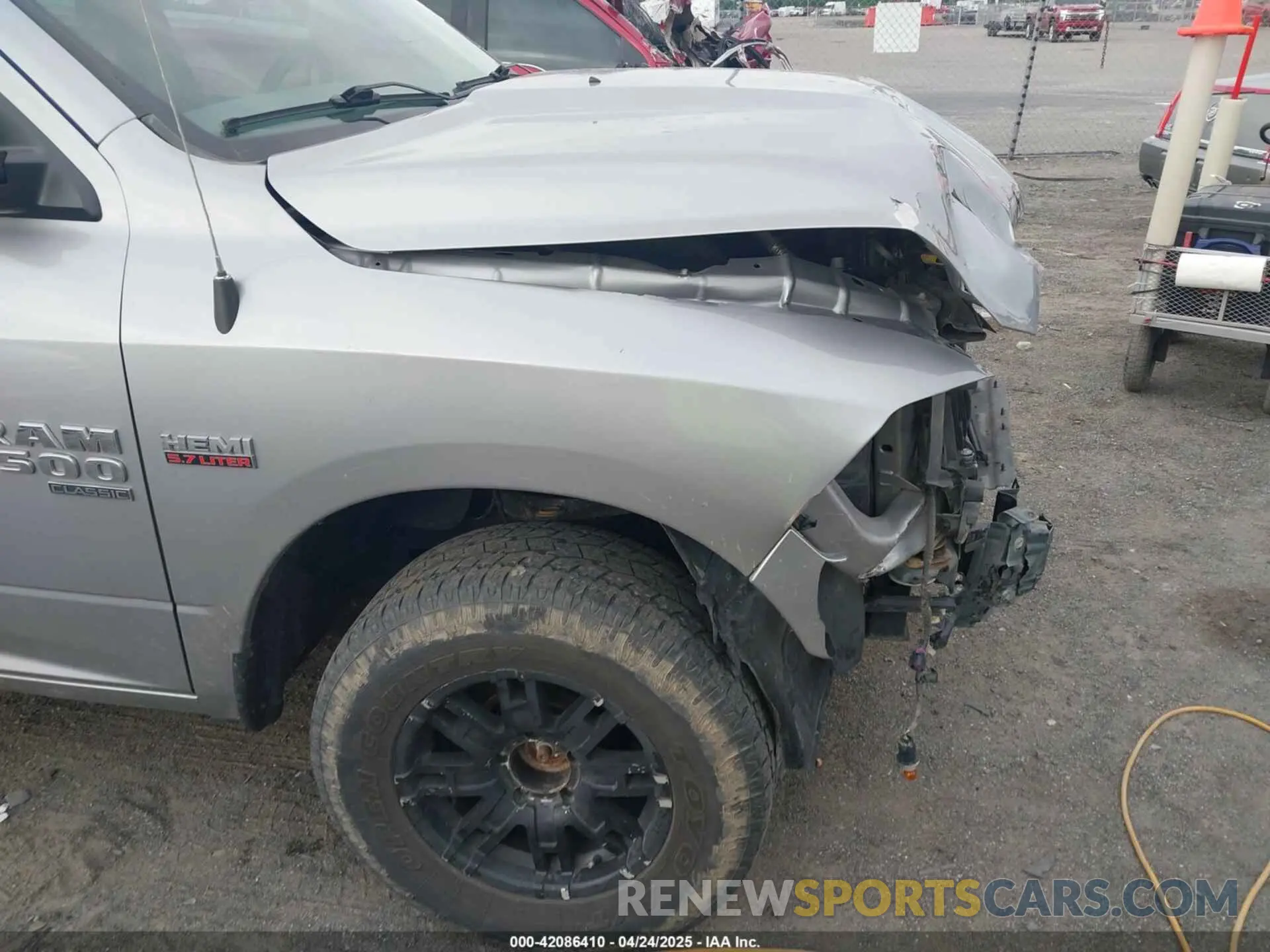 19 fotografías del automóvil dañado 1C6RR7KT4LS127377 RAM 1500 CLASSIC 2020