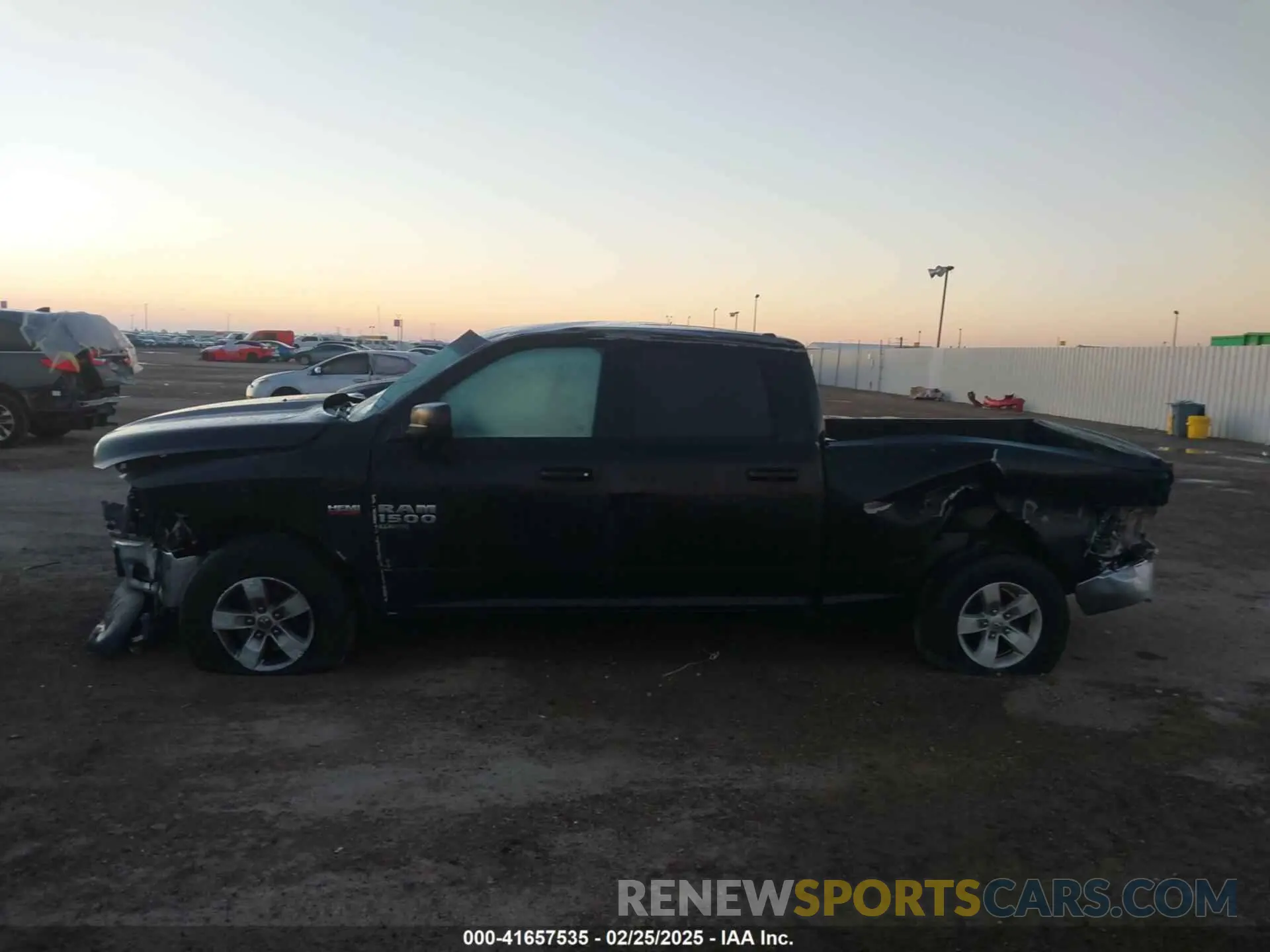 14 fotografías del automóvil dañado 1C6RR7TT1LS109319 RAM 1500 CLASSIC 2020