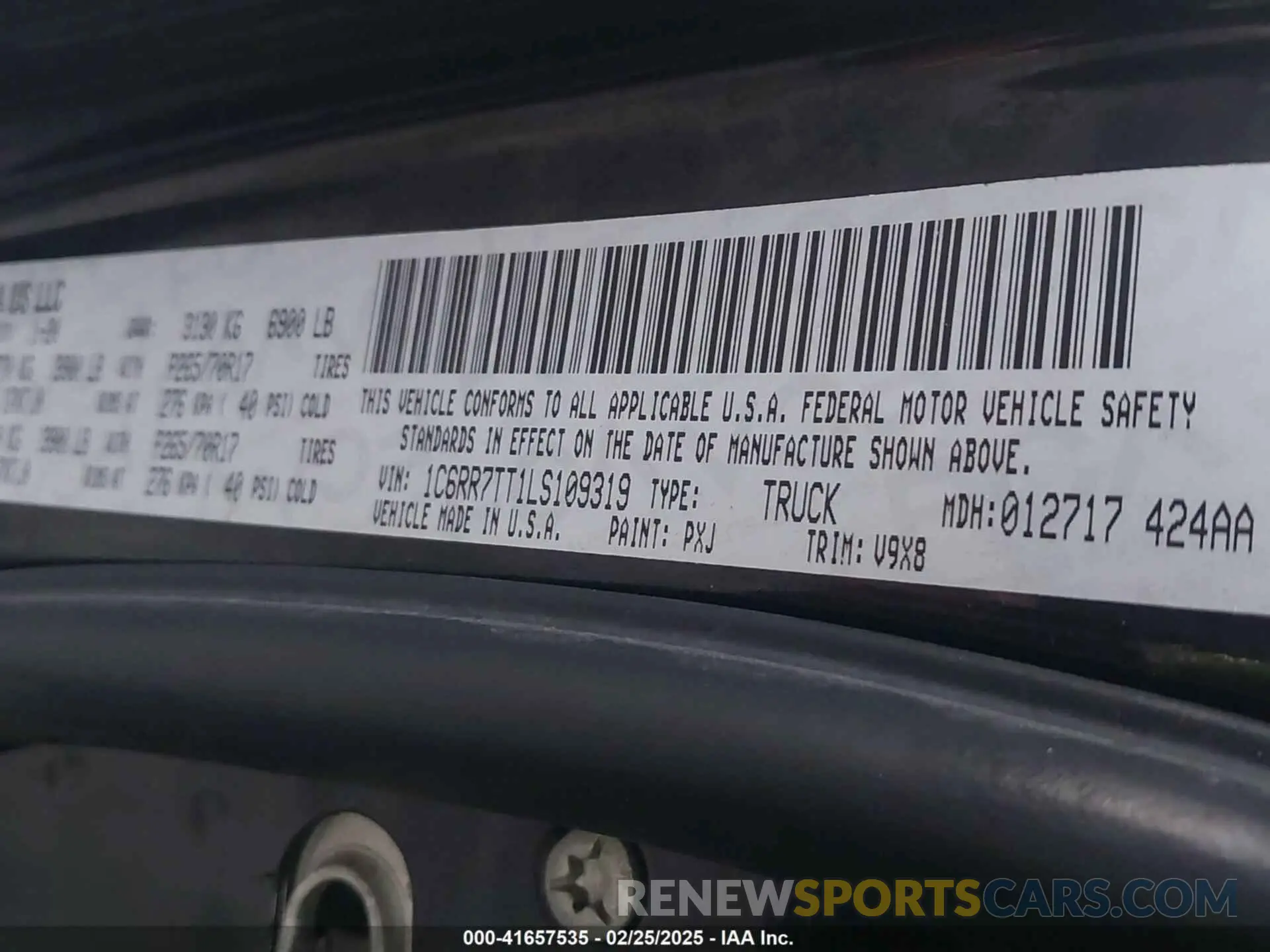 9 fotografías del automóvil dañado 1C6RR7TT1LS109319 RAM 1500 CLASSIC 2020