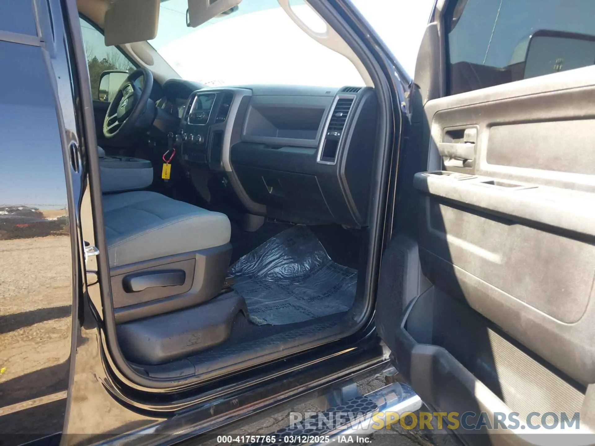 5 fotografías del automóvil dañado 3C6RR6KT2LG224661 RAM 1500 CLASSIC 2020