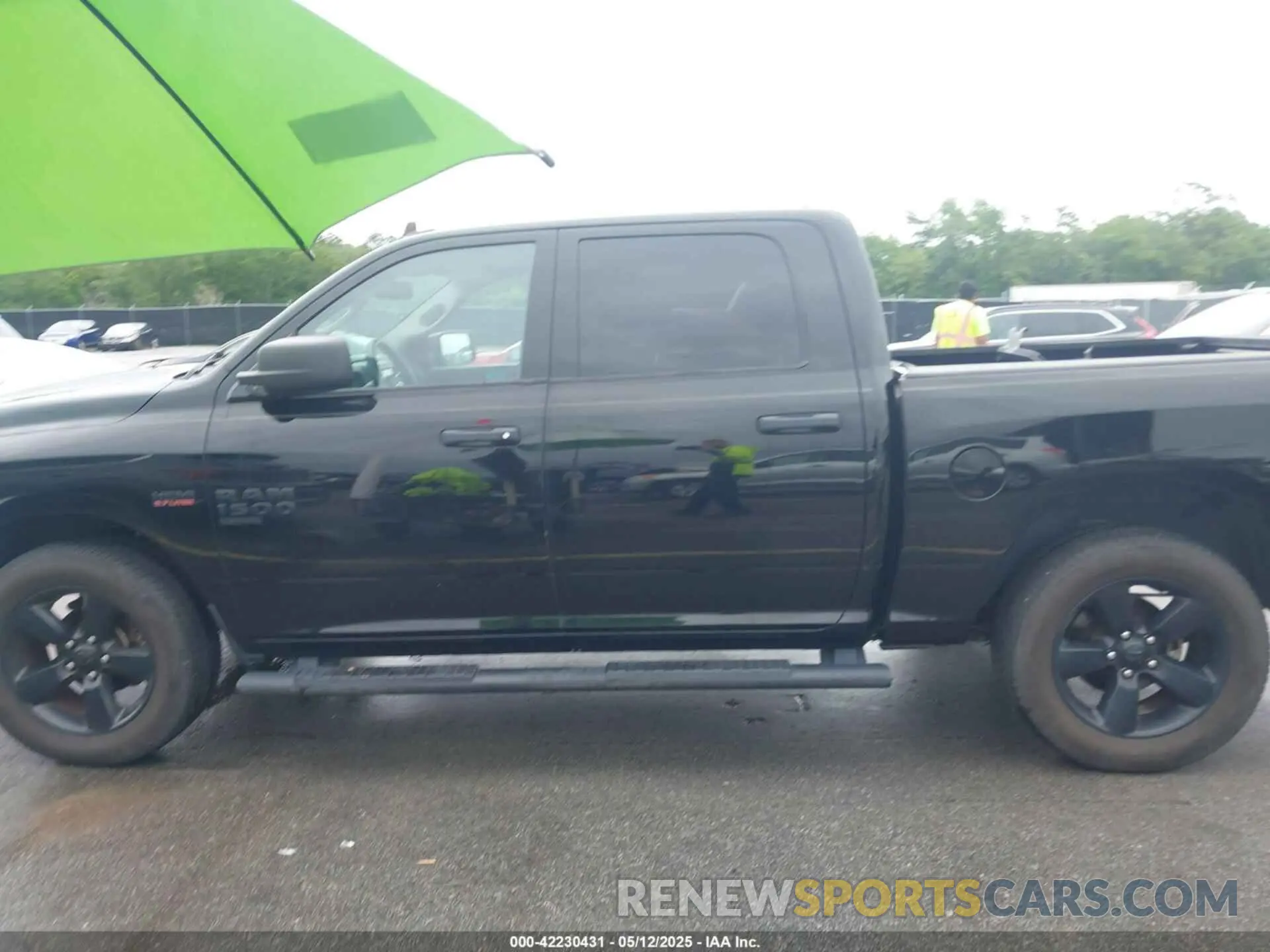 15 fotografías del automóvil dañado 3C6RR6KT5LG224413 RAM 1500 CLASSIC 2020
