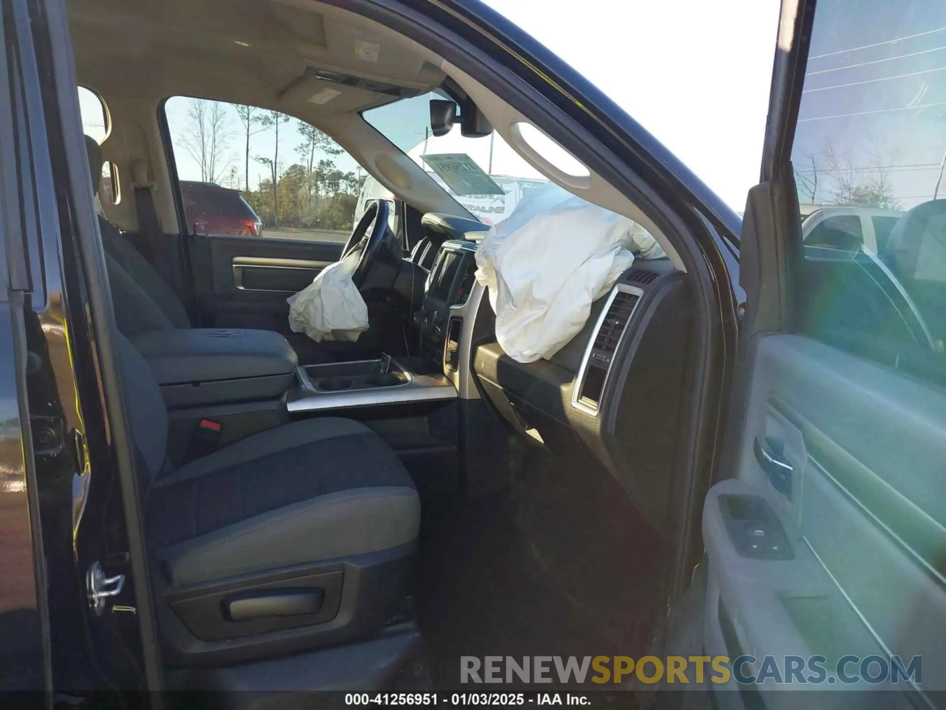 5 fotografías del automóvil dañado 3C6RR7LTXLG160874 RAM 1500 CLASSIC 2020