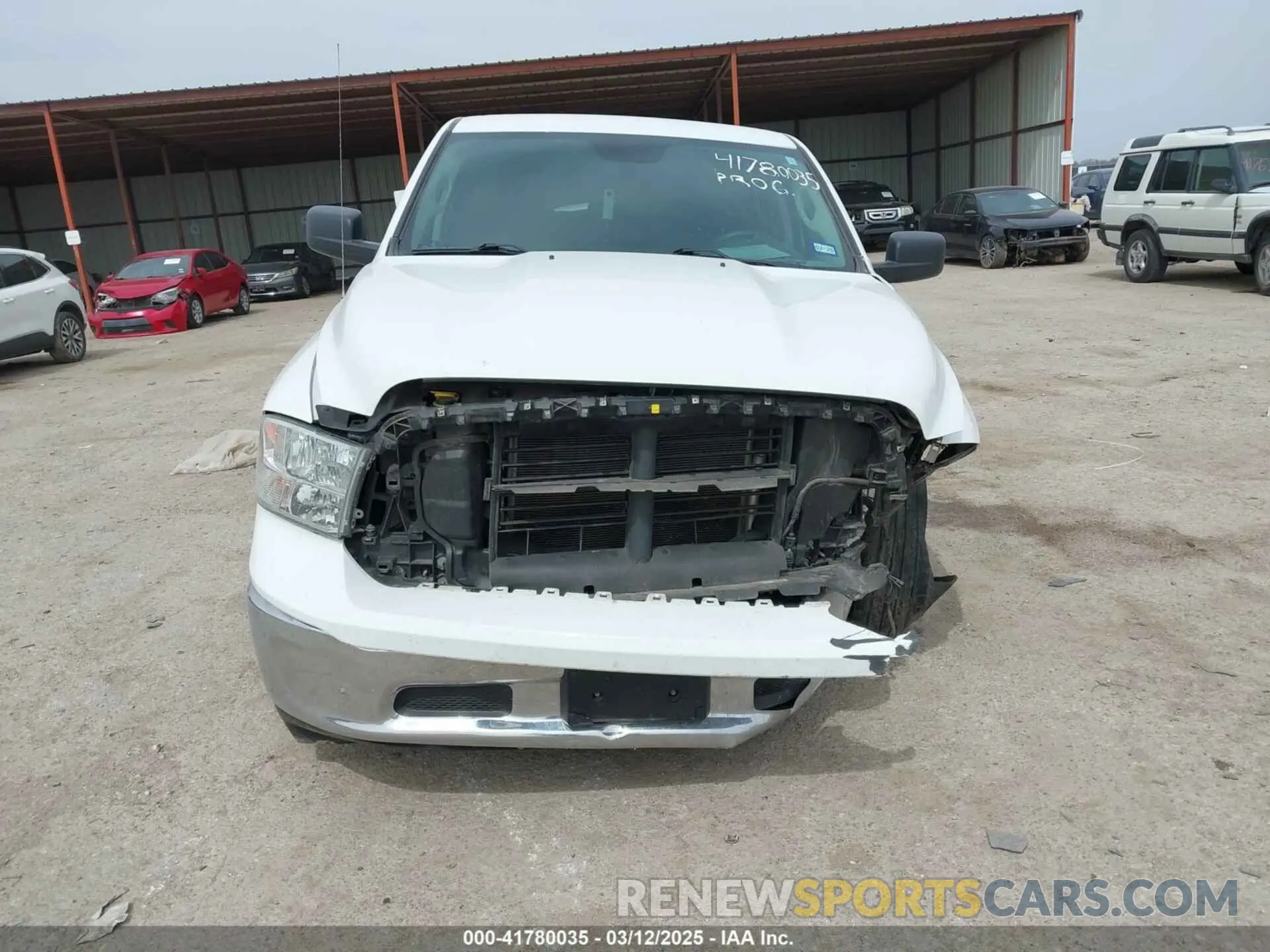 12 fotografías del automóvil dañado 1C6RR6LGXMS539333 RAM 1500 CLASSIC 2021