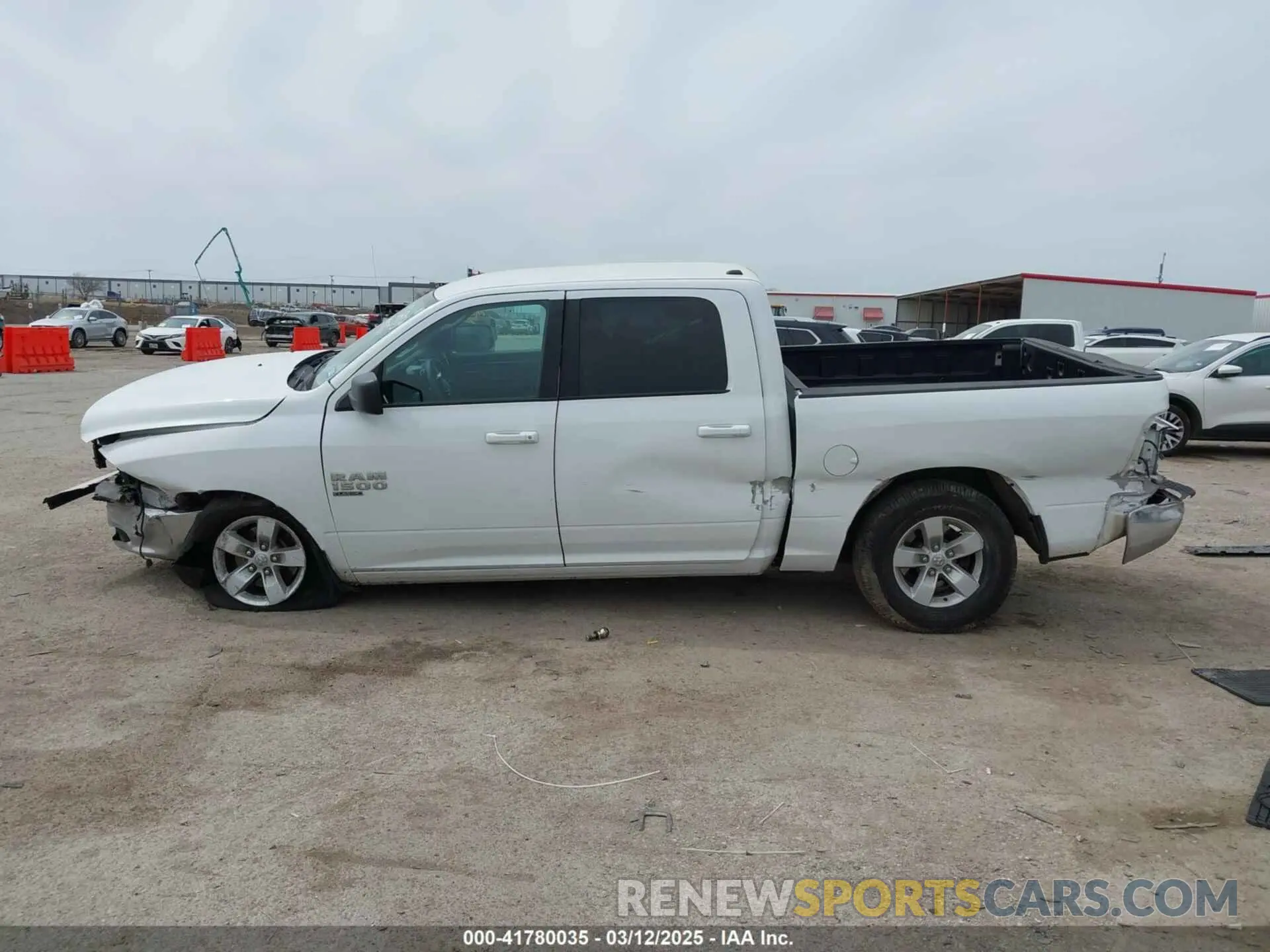 14 fotografías del automóvil dañado 1C6RR6LGXMS539333 RAM 1500 CLASSIC 2021
