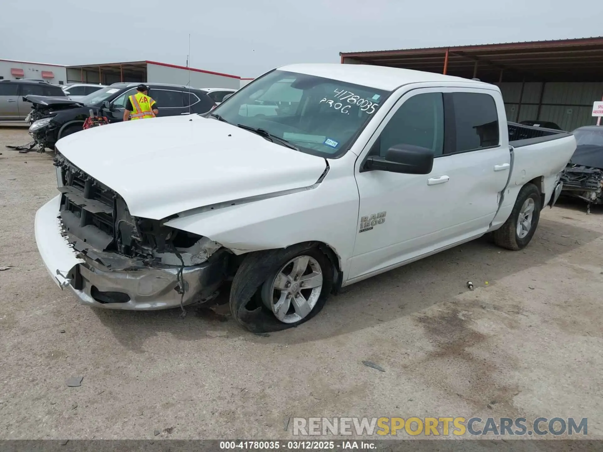2 fotografías del automóvil dañado 1C6RR6LGXMS539333 RAM 1500 CLASSIC 2021