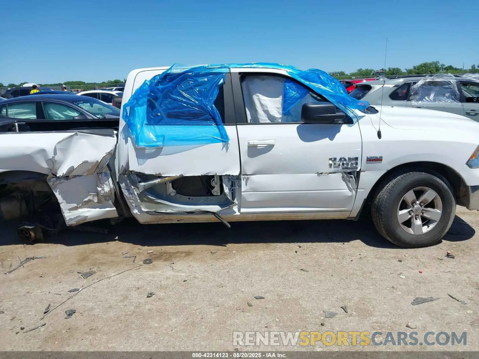 13 fotografías del automóvil dañado 1C6RR6TTXMS517345 RAM 1500 CLASSIC 2021