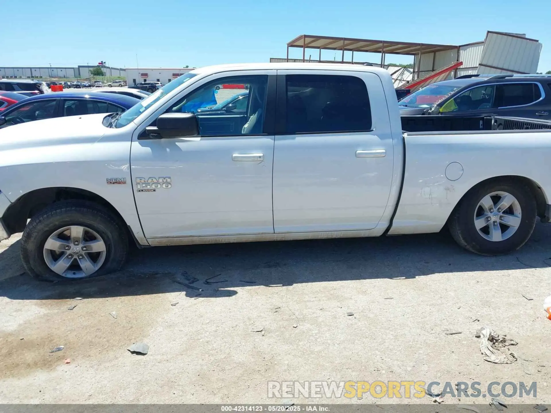14 fotografías del automóvil dañado 1C6RR6TTXMS517345 RAM 1500 CLASSIC 2021