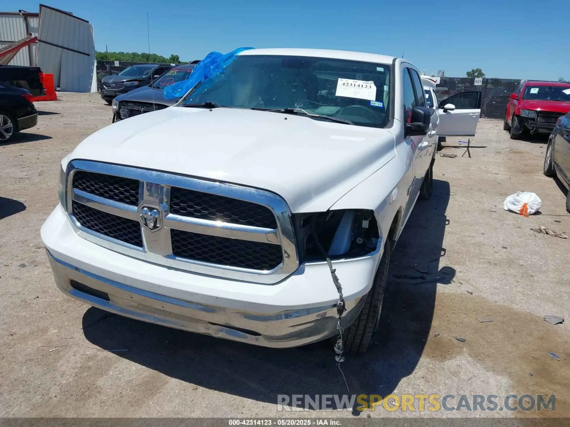 2 fotografías del automóvil dañado 1C6RR6TTXMS517345 RAM 1500 CLASSIC 2021