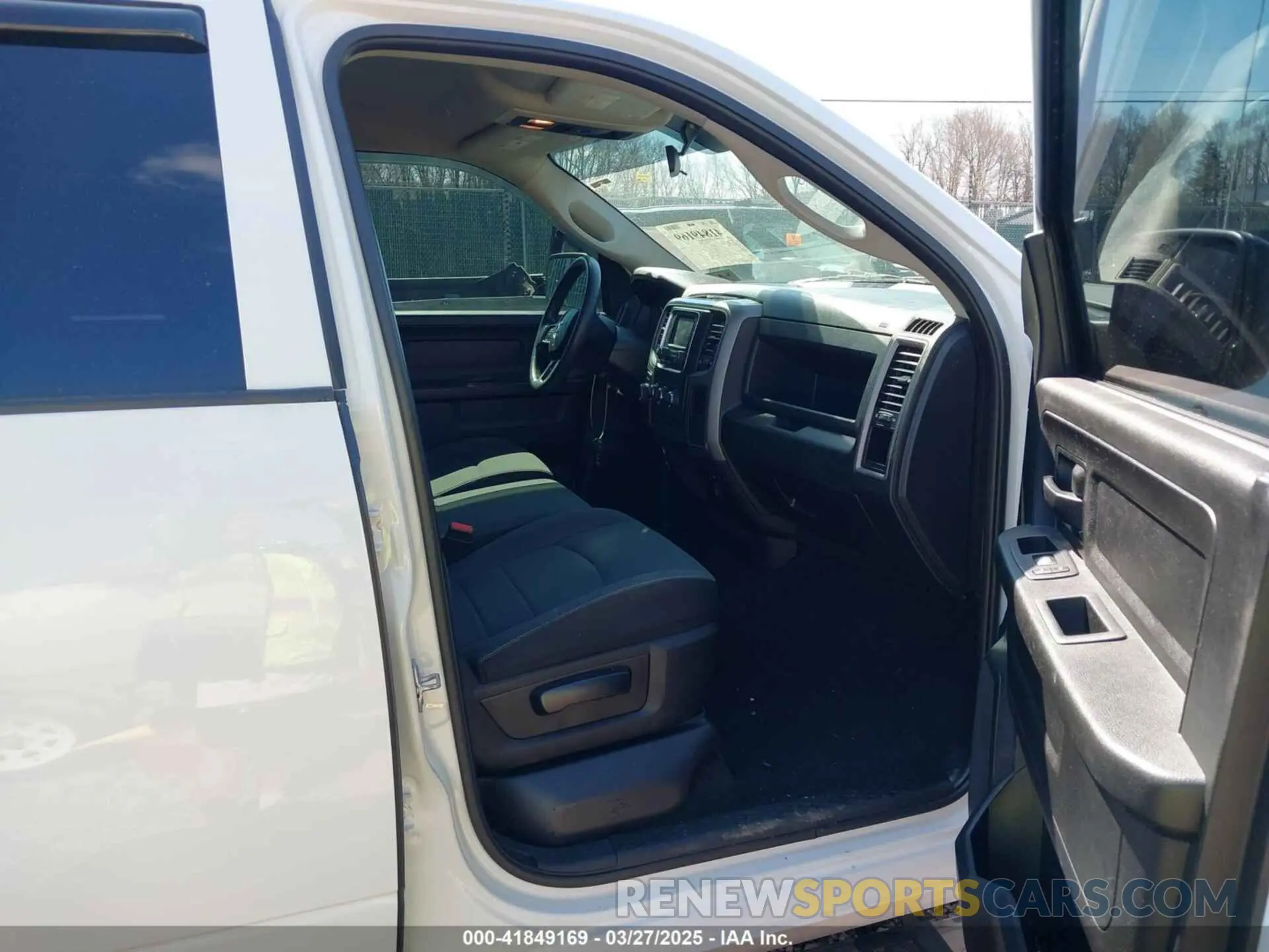 5 fotografías del automóvil dañado 1C6RR7FGXMS507175 RAM 1500 CLASSIC 2021