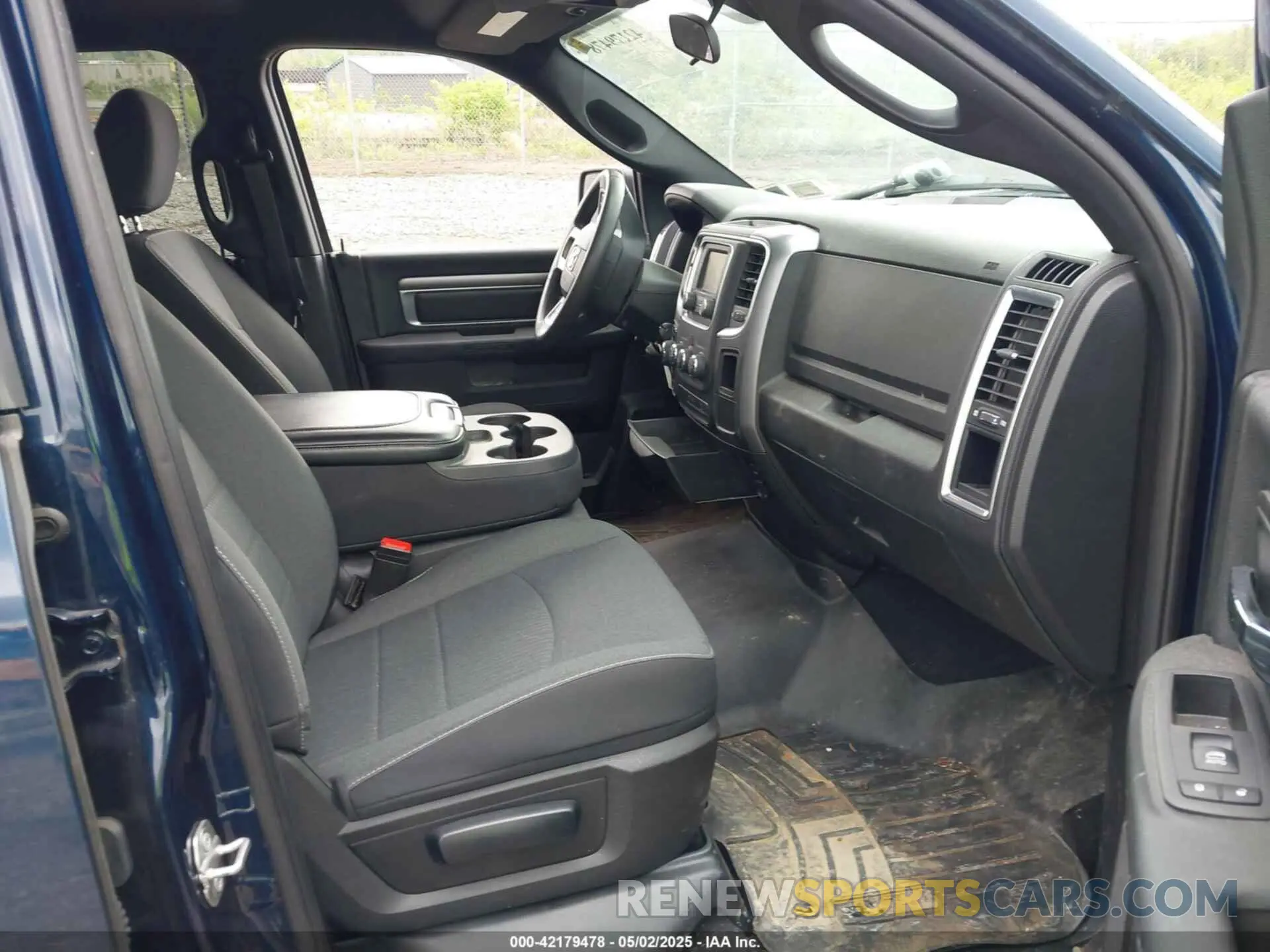 5 fotografías del automóvil dañado 1C6RR7GG6MS588626 RAM 1500 CLASSIC 2021