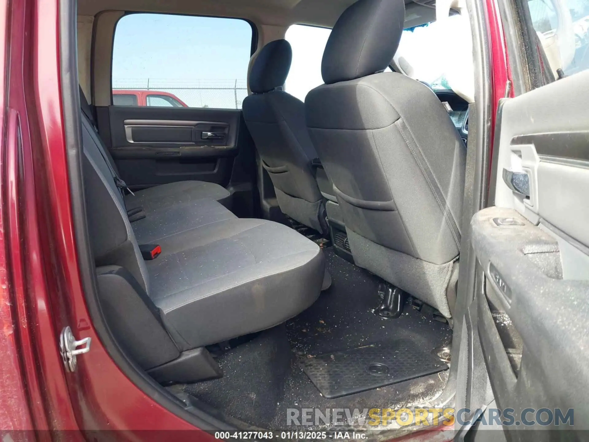 8 fotografías del automóvil dañado 1C6RR7LG5MS533235 RAM 1500 CLASSIC 2021