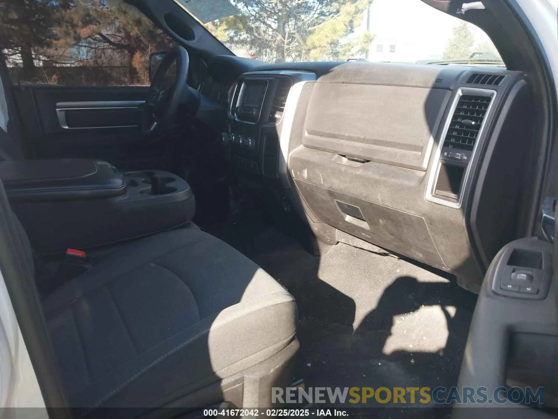 5 fotografías del automóvil dañado 1C6RR7LT3MS528516 RAM 1500 CLASSIC 2021