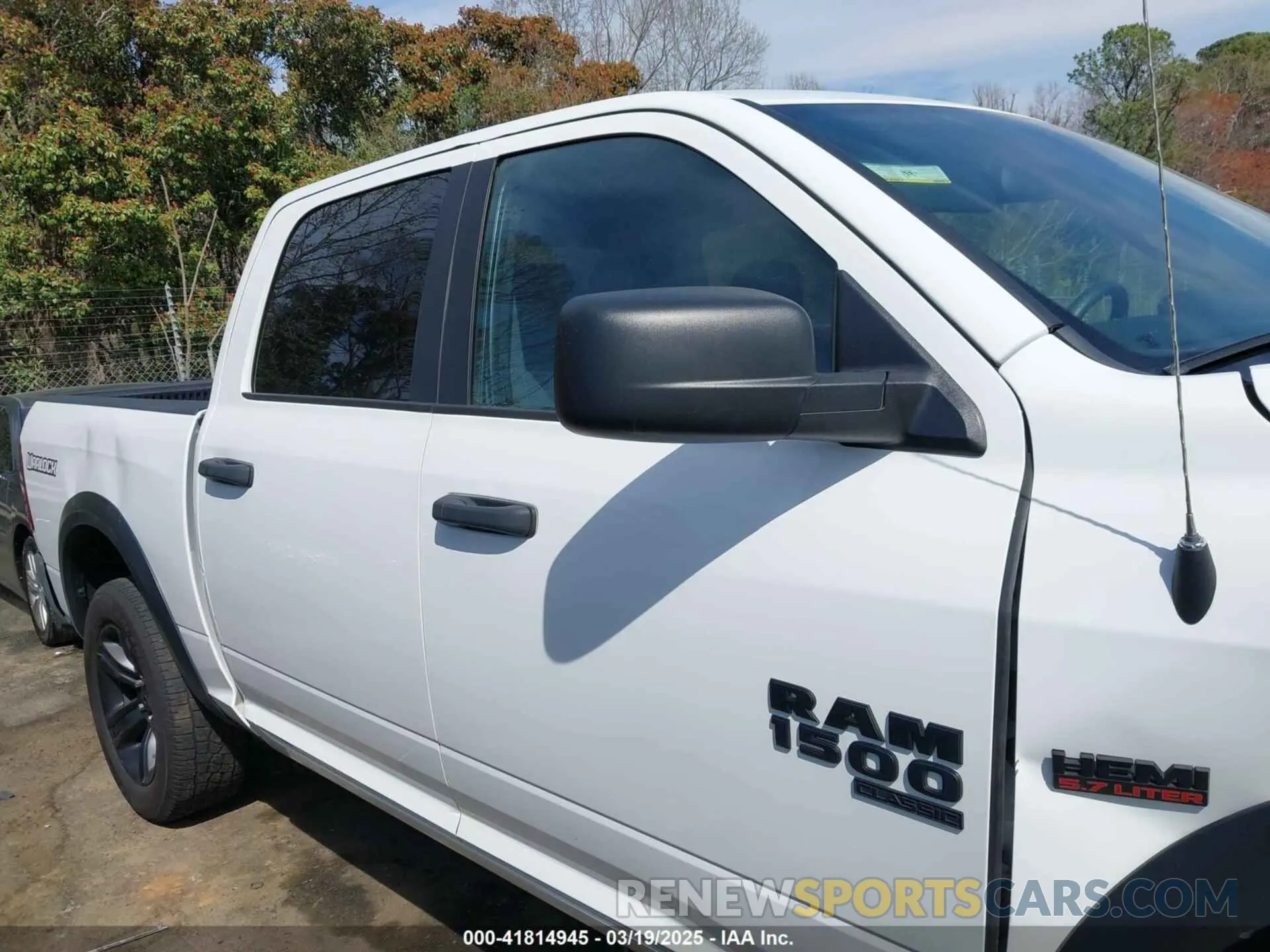 13 fotografías del automóvil dañado 1C6RR7LT8MS528592 RAM 1500 CLASSIC 2021