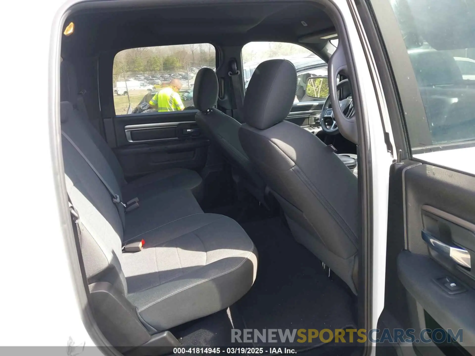 8 fotografías del automóvil dañado 1C6RR7LT8MS528592 RAM 1500 CLASSIC 2021