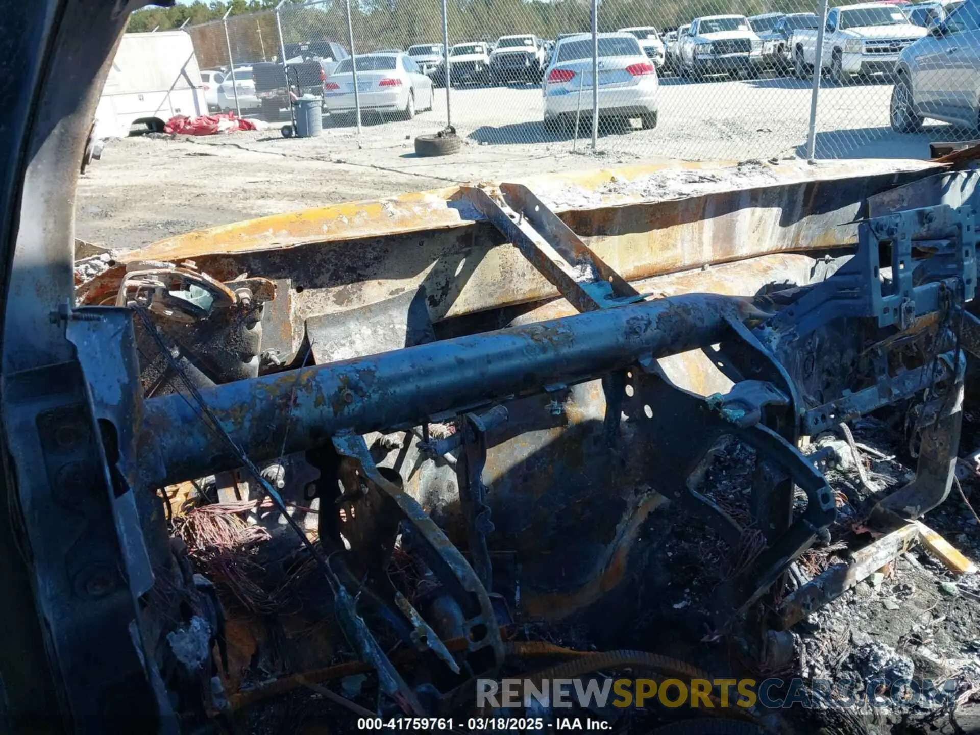 7 fotografías del automóvil dañado 1C6RR7LTXMS544213 RAM 1500 CLASSIC 2021