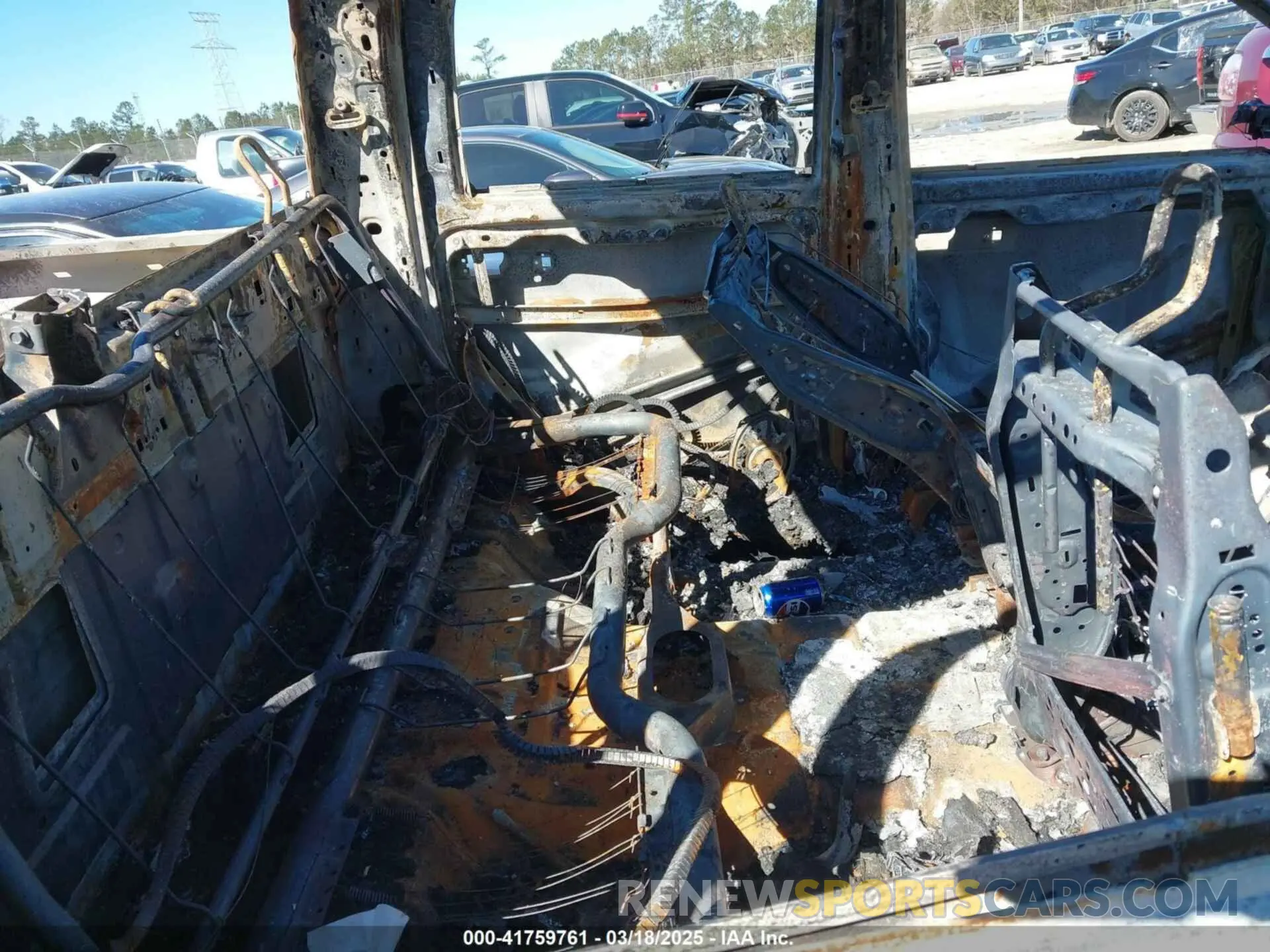 8 fotografías del automóvil dañado 1C6RR7LTXMS544213 RAM 1500 CLASSIC 2021
