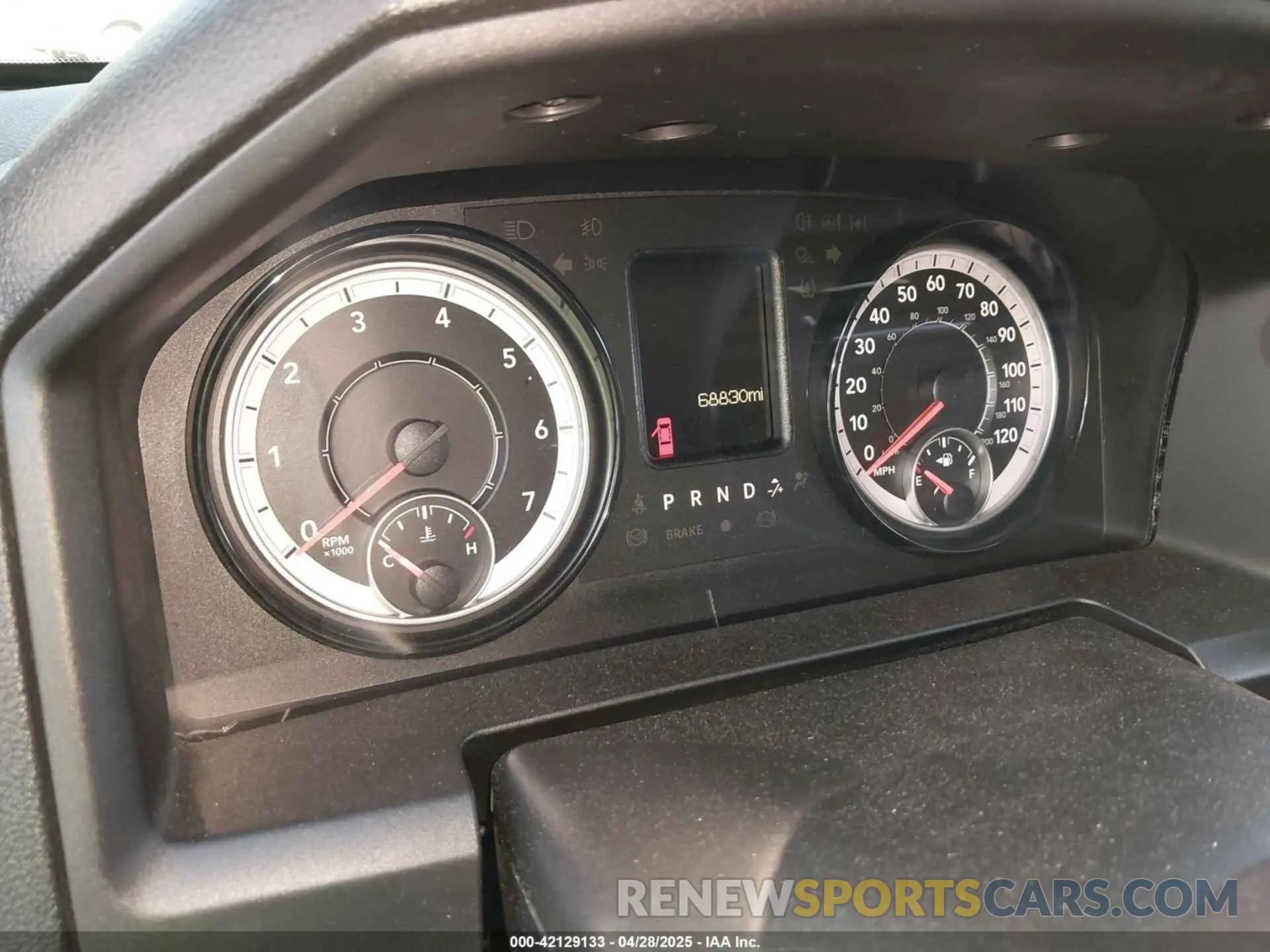 14 fotografías del automóvil dañado 1C6RR7TT1MS535304 RAM 1500 CLASSIC 2021