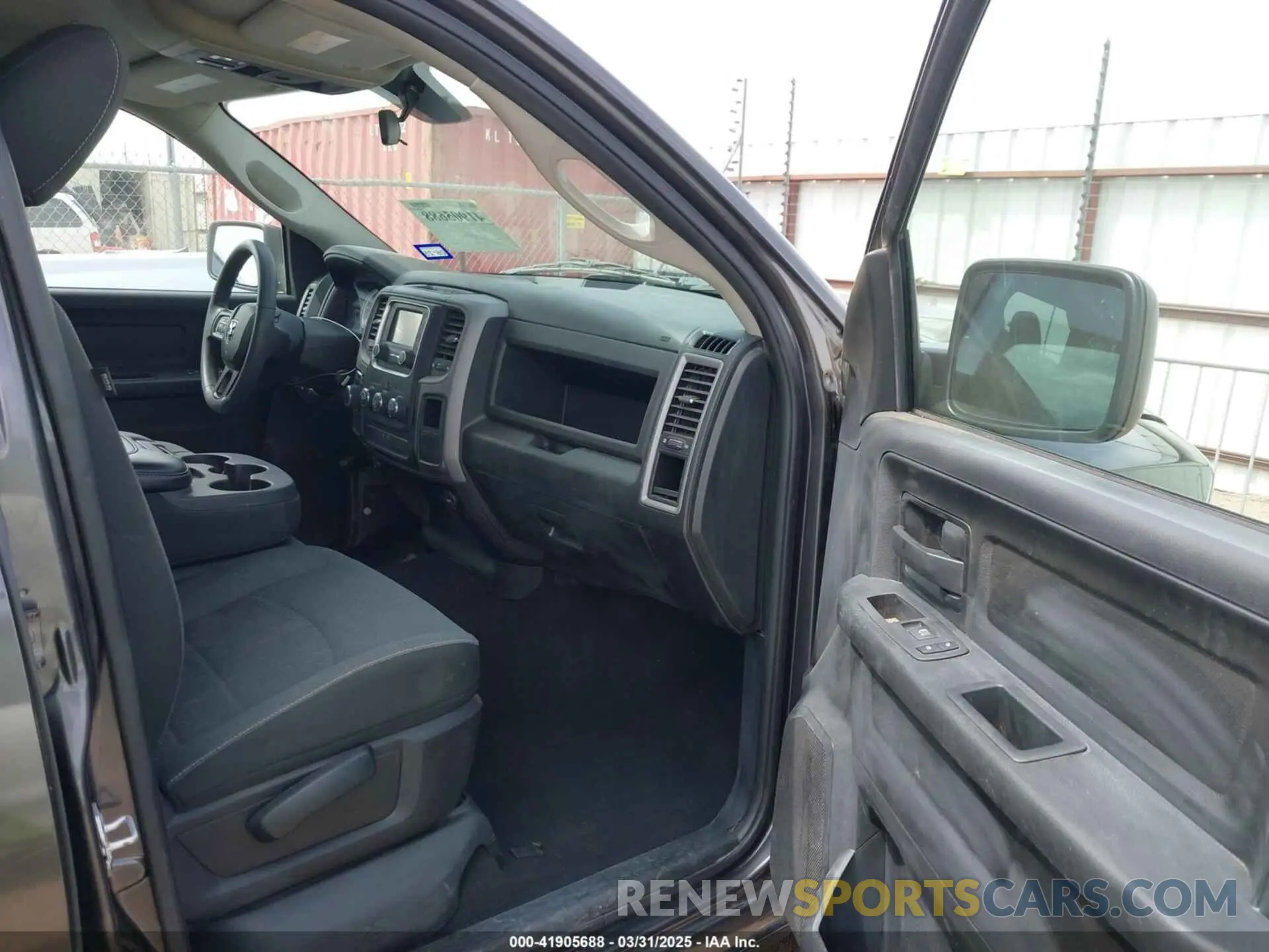5 fotografías del automóvil dañado 3C6RR6KG9MG563230 RAM 1500 CLASSIC 2021