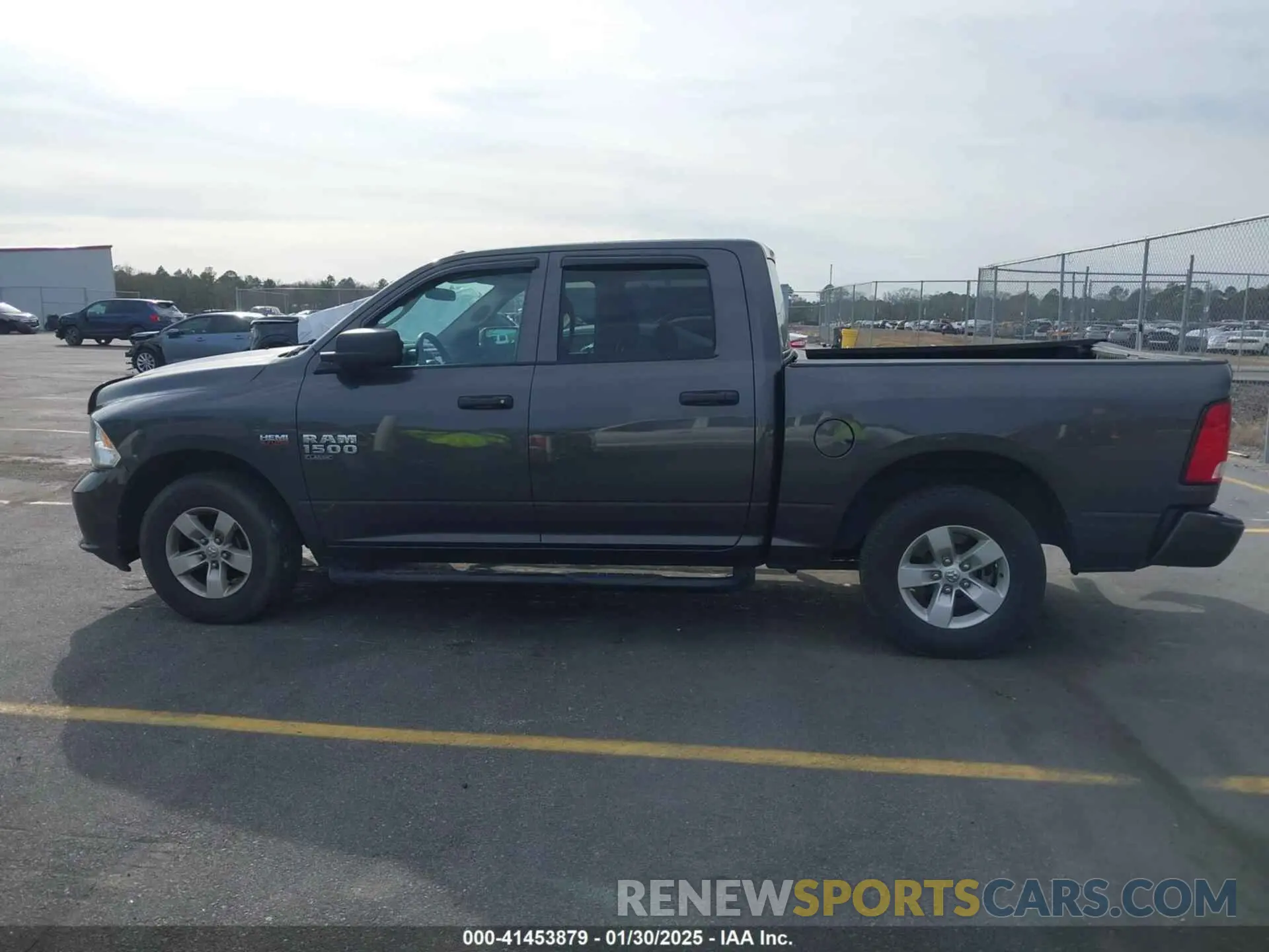 14 fotografías del automóvil dañado 3C6RR6KT1MG506291 RAM 1500 CLASSIC 2021