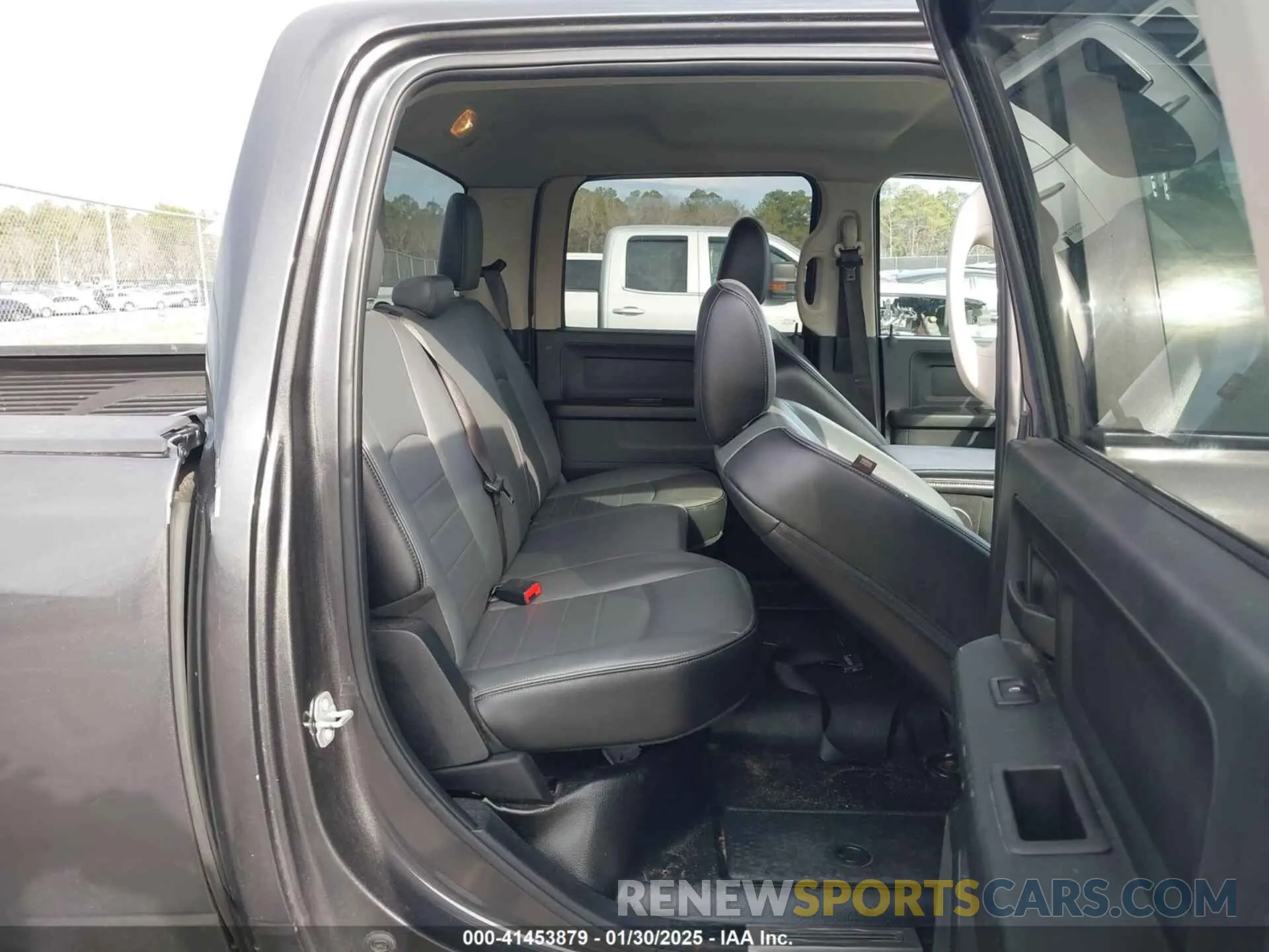 8 fotografías del automóvil dañado 3C6RR6KT1MG506291 RAM 1500 CLASSIC 2021