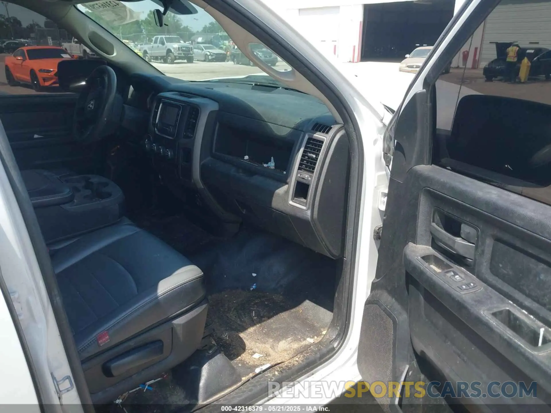 5 fotografías del automóvil dañado 1C6RR6FG5NS154825 RAM 1500 CLASSIC 2022