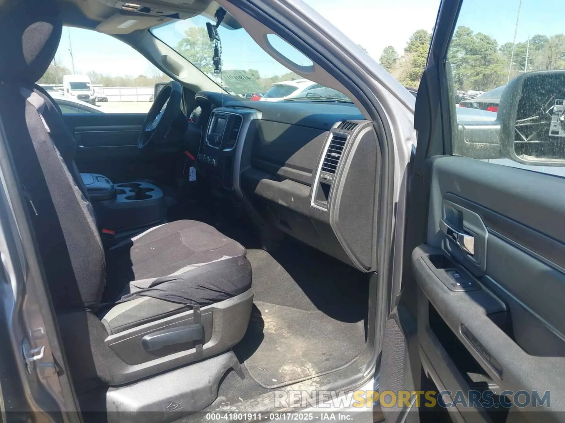 5 fotografías del automóvil dañado 1C6RR6LG0NS203367 RAM 1500 CLASSIC 2022