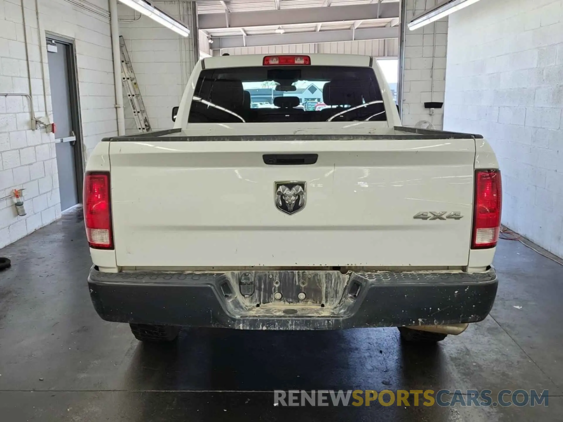 17 fotografías del automóvil dañado 1C6RR7FG5NS152725 RAM 1500 CLASSIC 2022