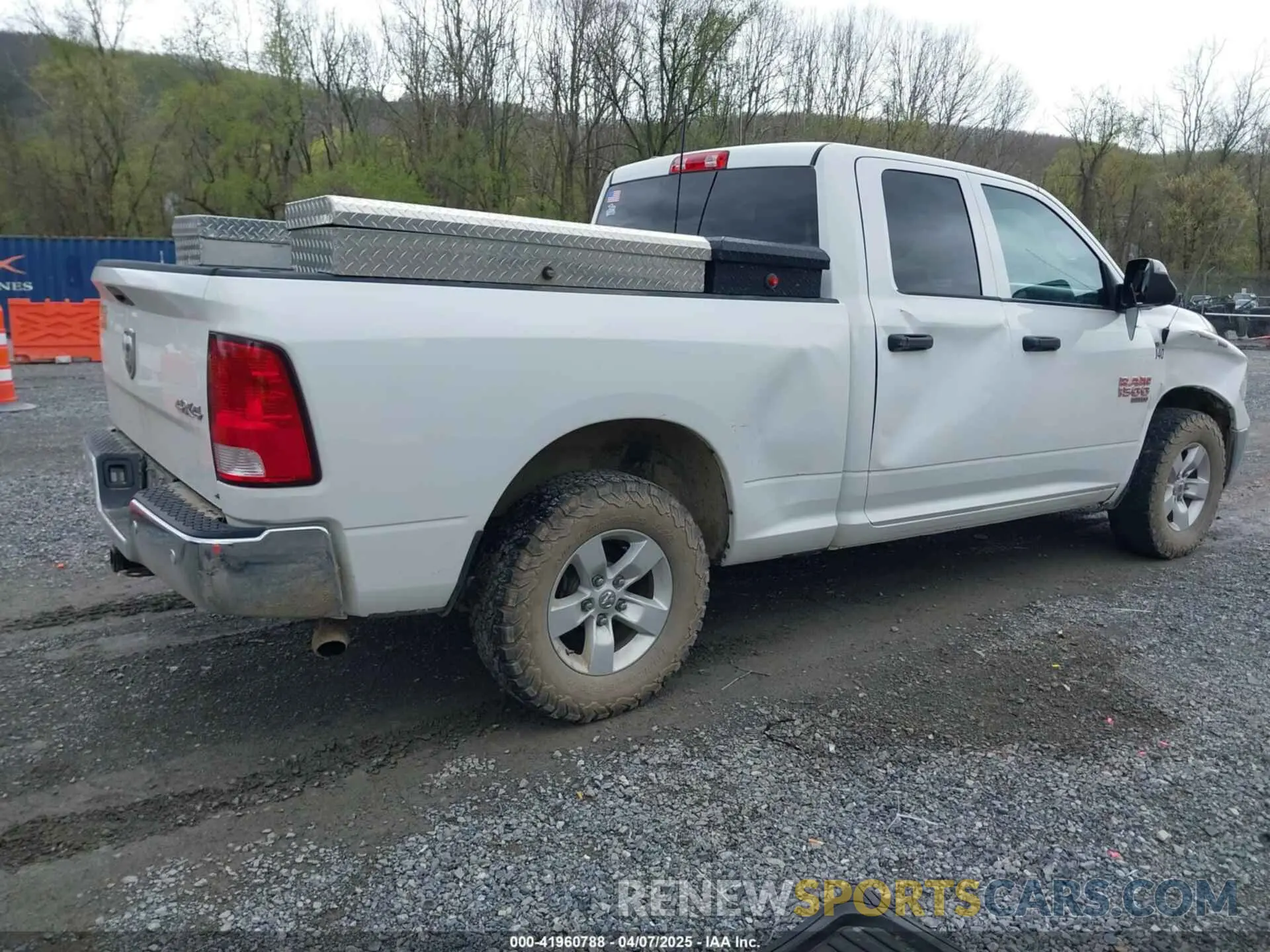 4 fotografías del automóvil dañado 1C6RR7FG6NS238657 RAM 1500 CLASSIC 2022