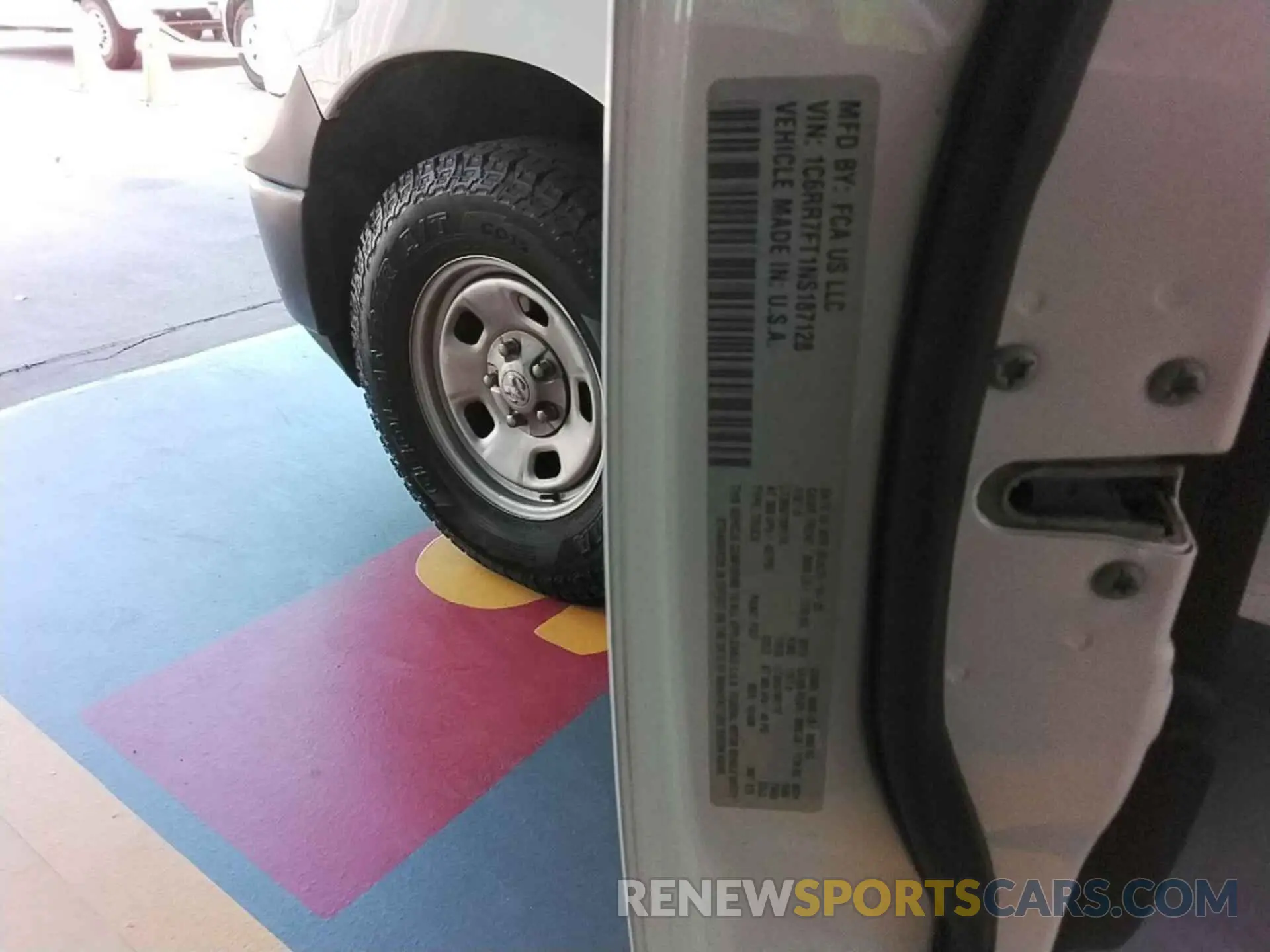25 fotografías del automóvil dañado 1C6RR7FT1NS187128 RAM 1500 CLASSIC 2022