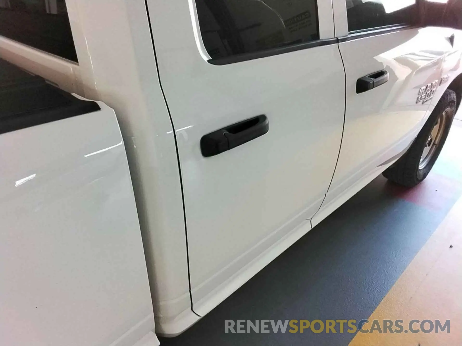 28 fotografías del automóvil dañado 1C6RR7FT1NS187128 RAM 1500 CLASSIC 2022