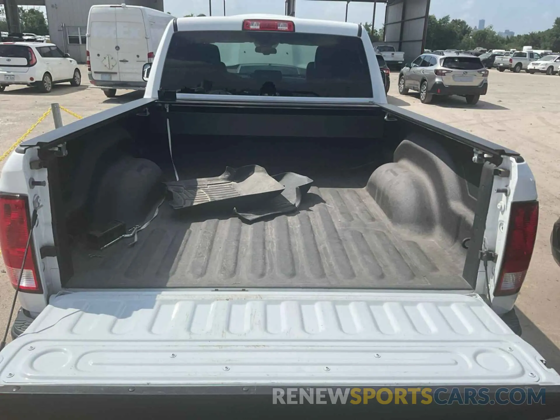 17 fotografías del automóvil dañado 1C6RR7FT3NS187129 RAM 1500 CLASSIC 2022